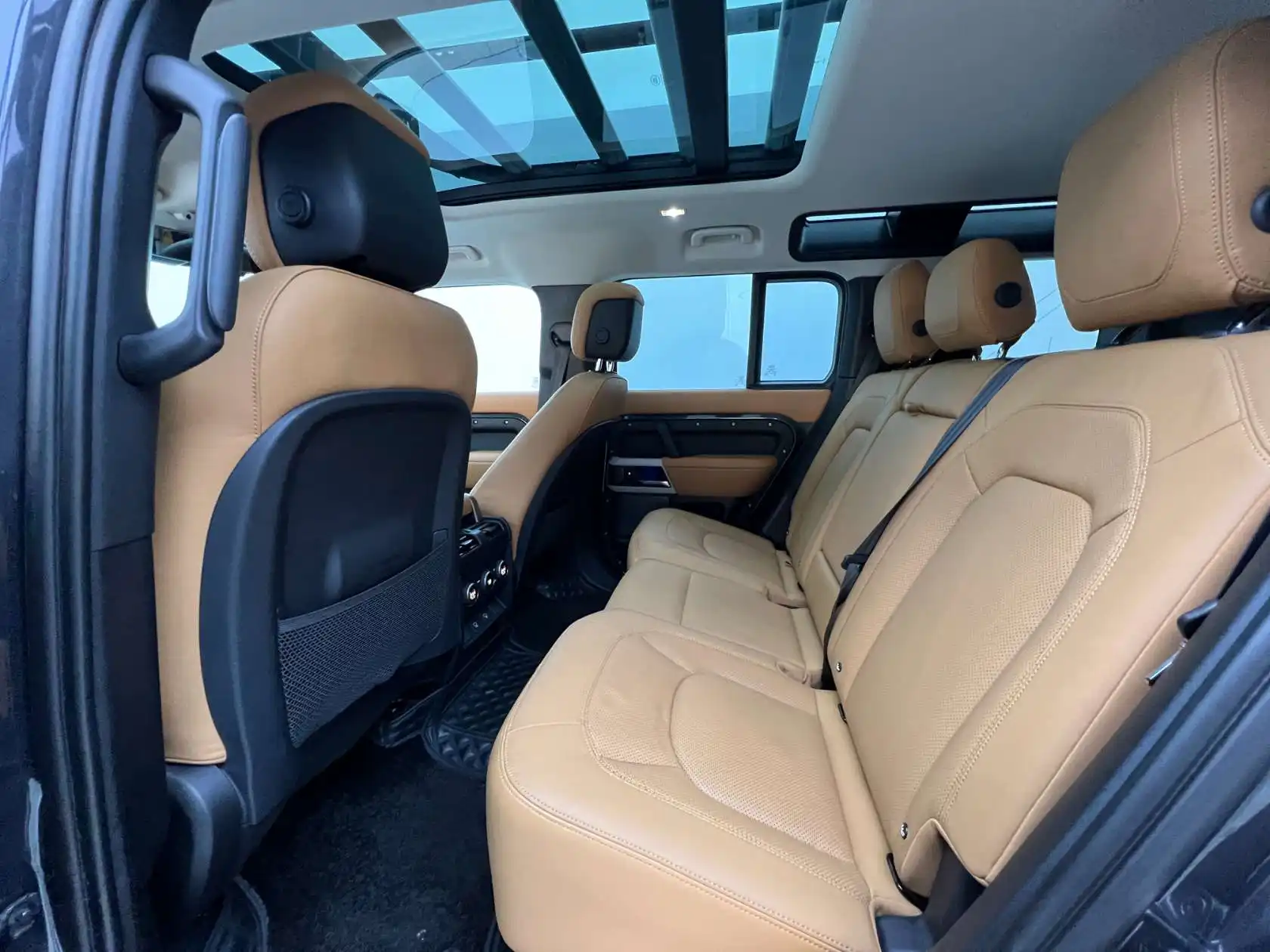 Land Rover Defender, 2023 14