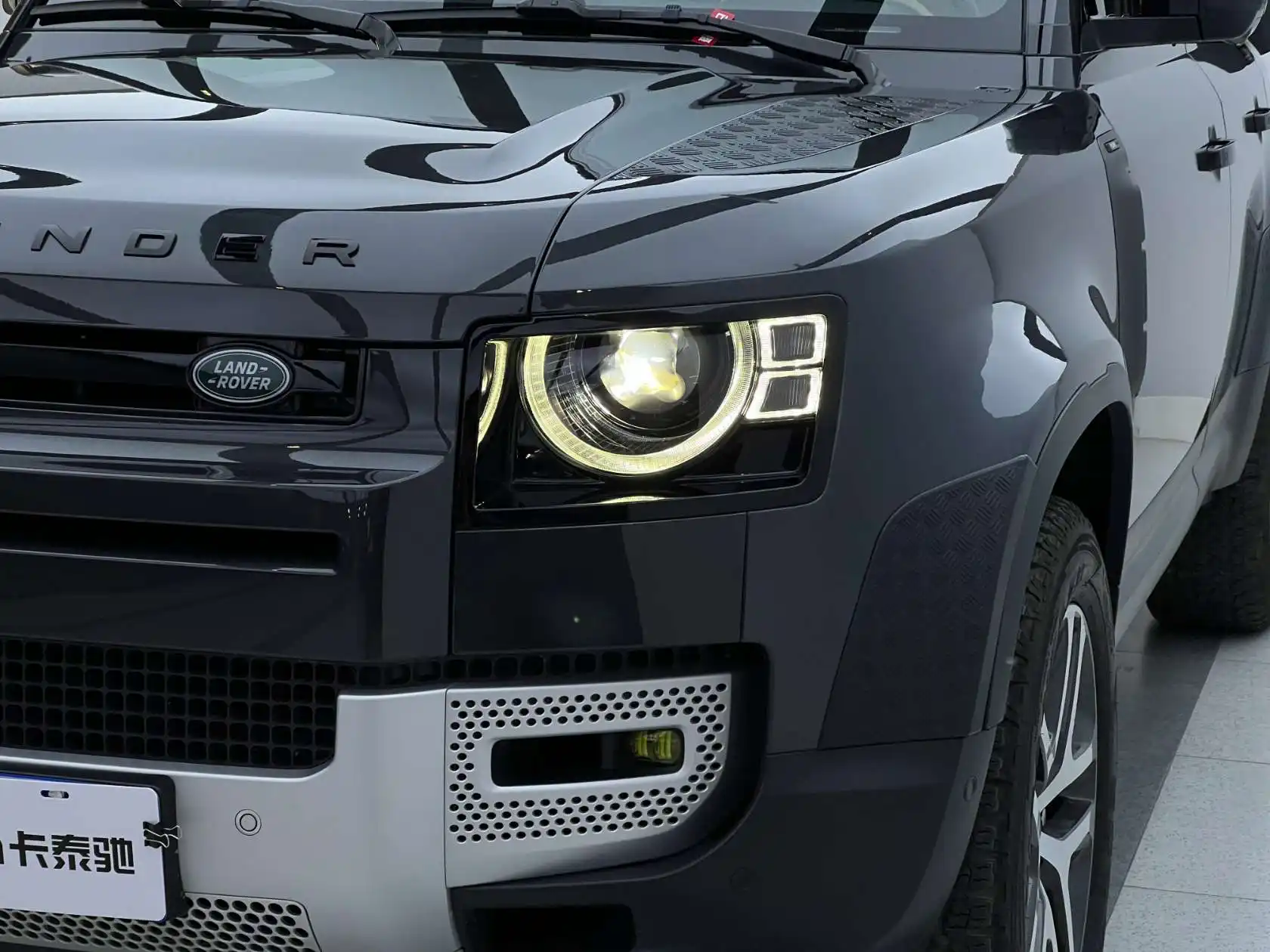 Land Rover Defender, 2023 все фото