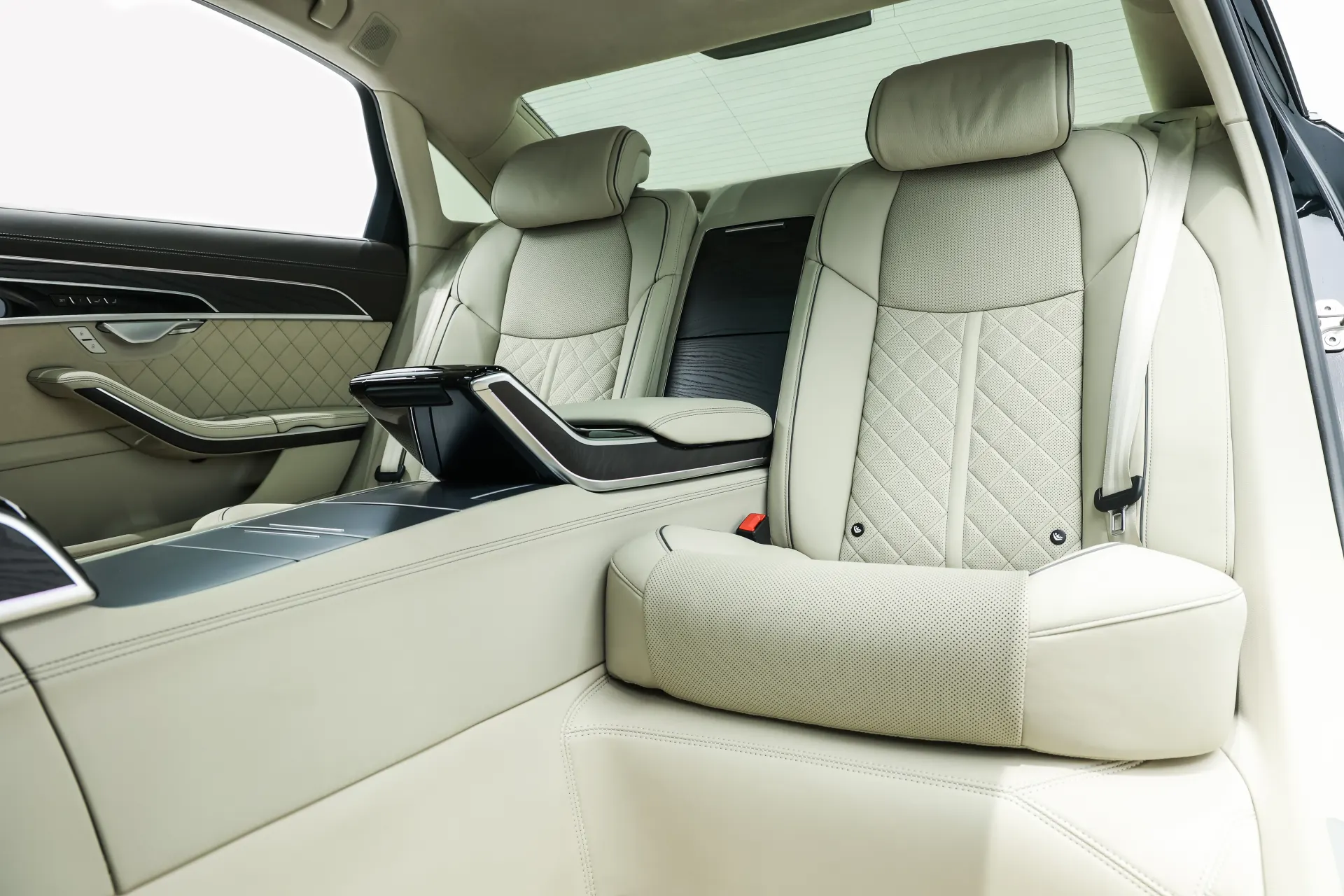 Audi A8L, 2025 26