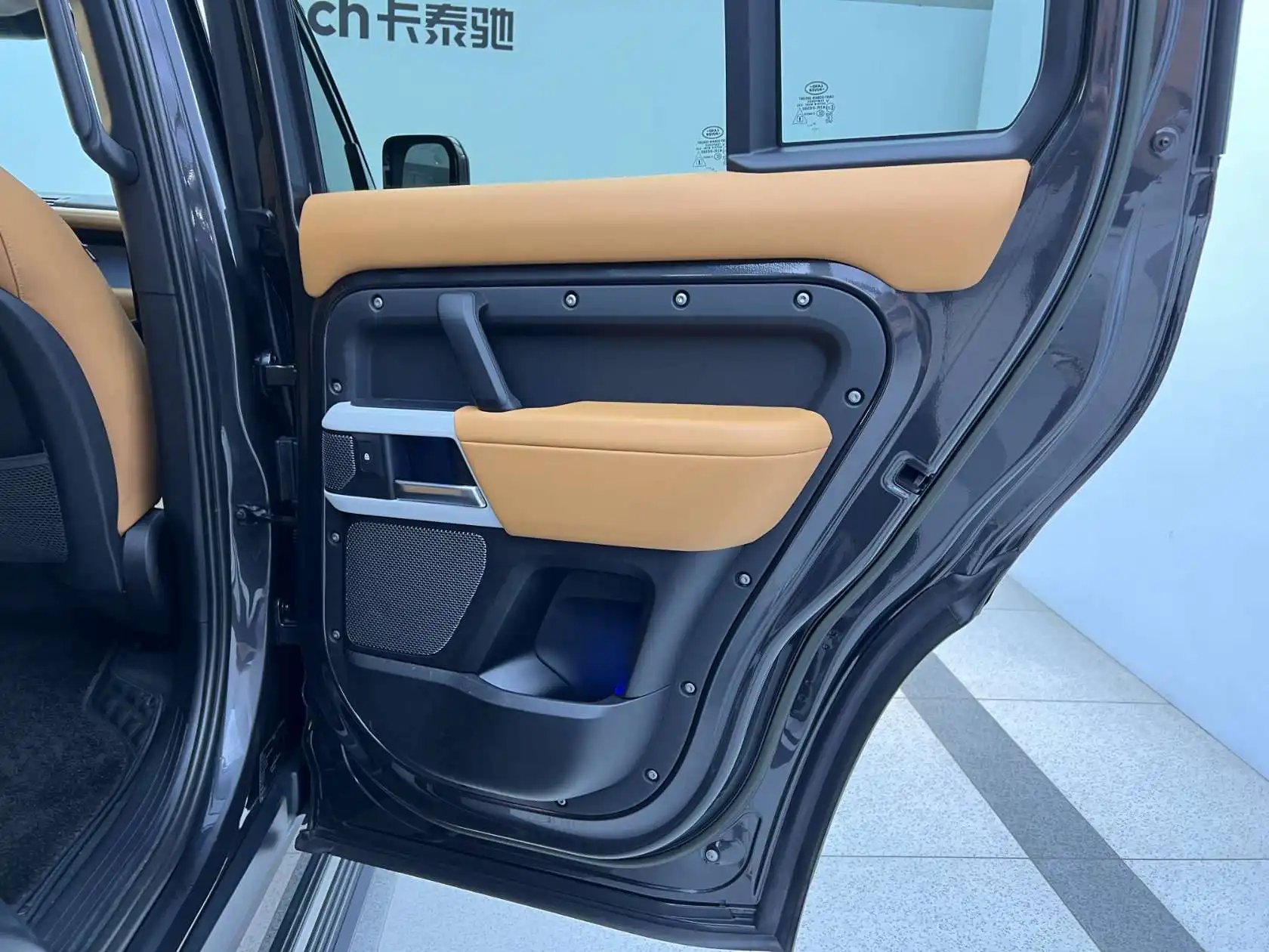 Land Rover Defender, 2023 19