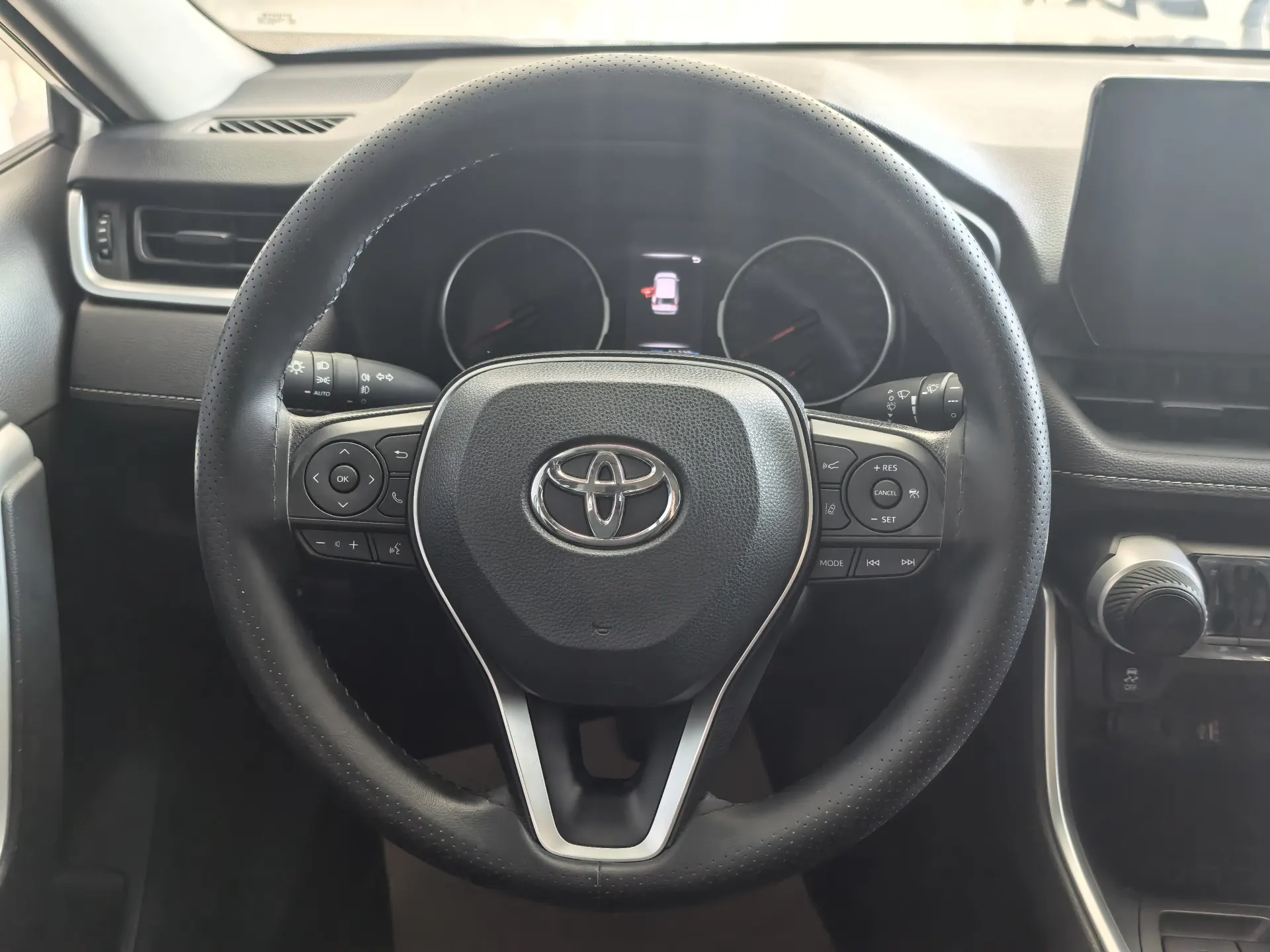 Toyota RAV4, 2024 11