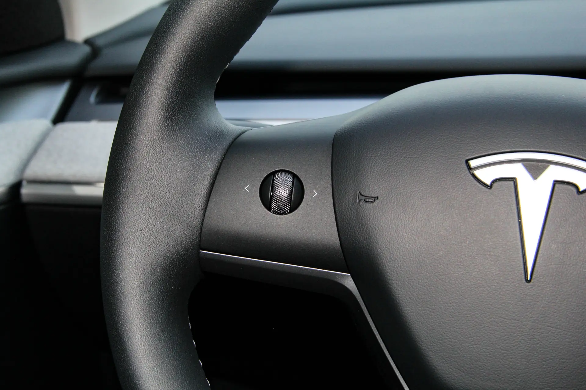 Tesla Model Y, 2024 9