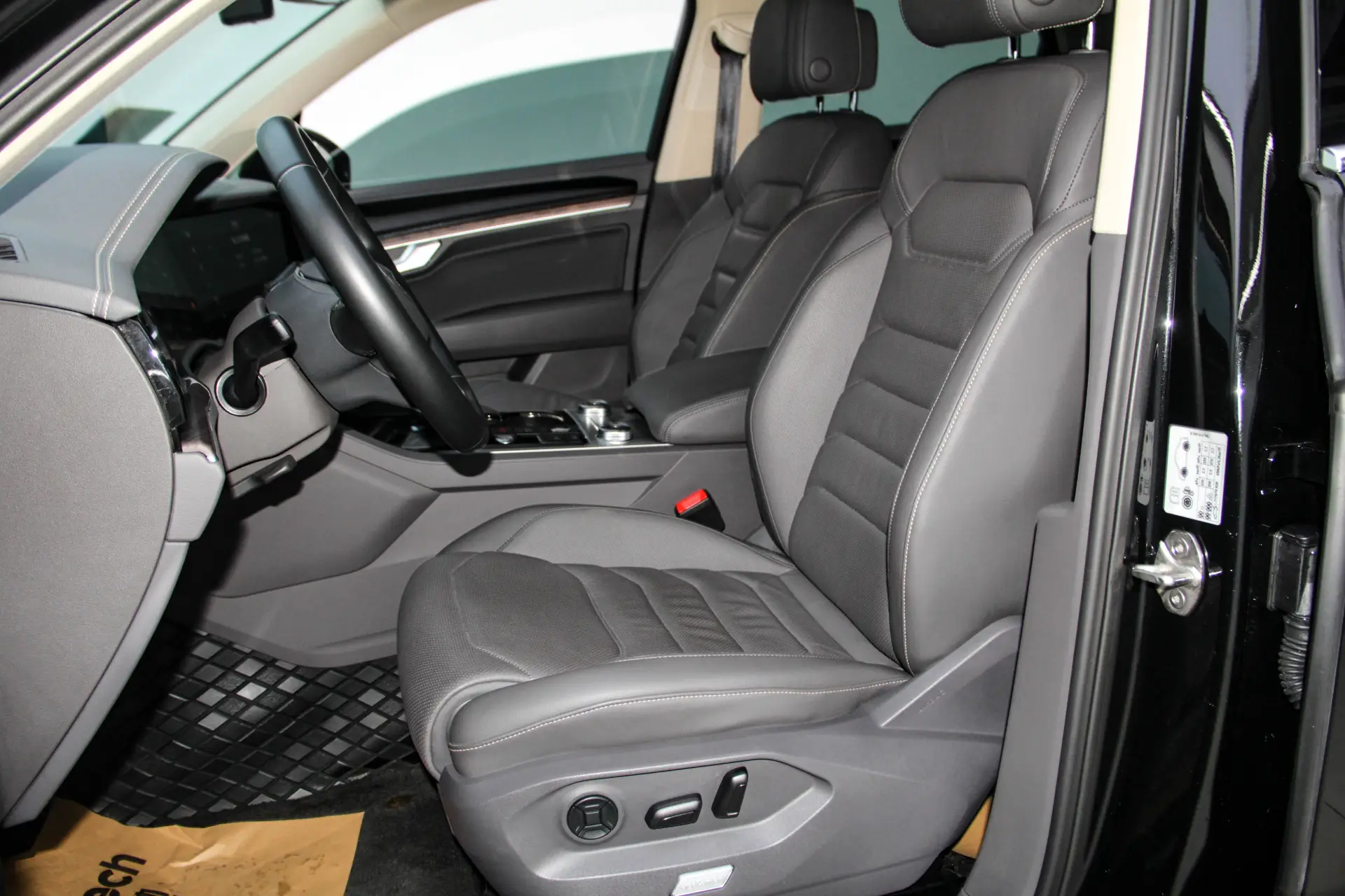 Volkswagen Touareg, 2023 19