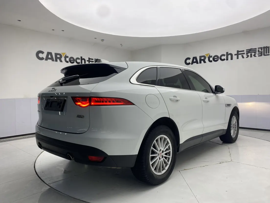 Jaguar F-PACE, 2017 все фото