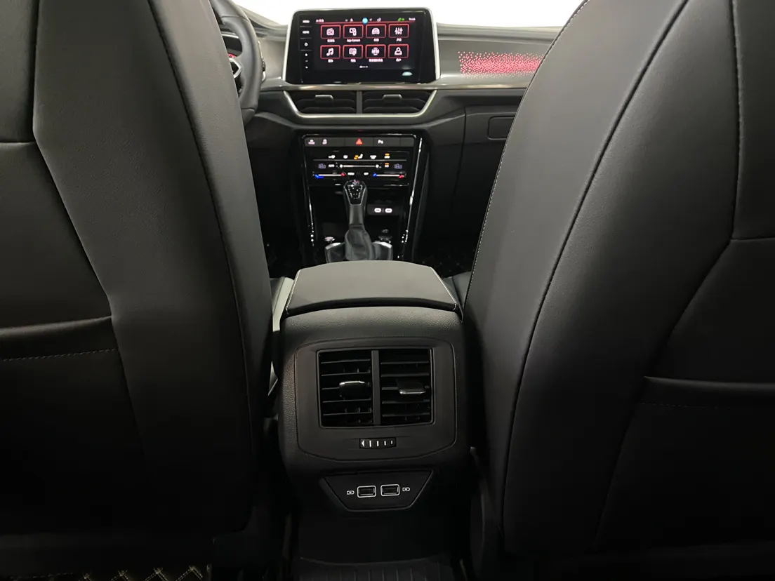 Volkswagen T-ROC, 2025 26