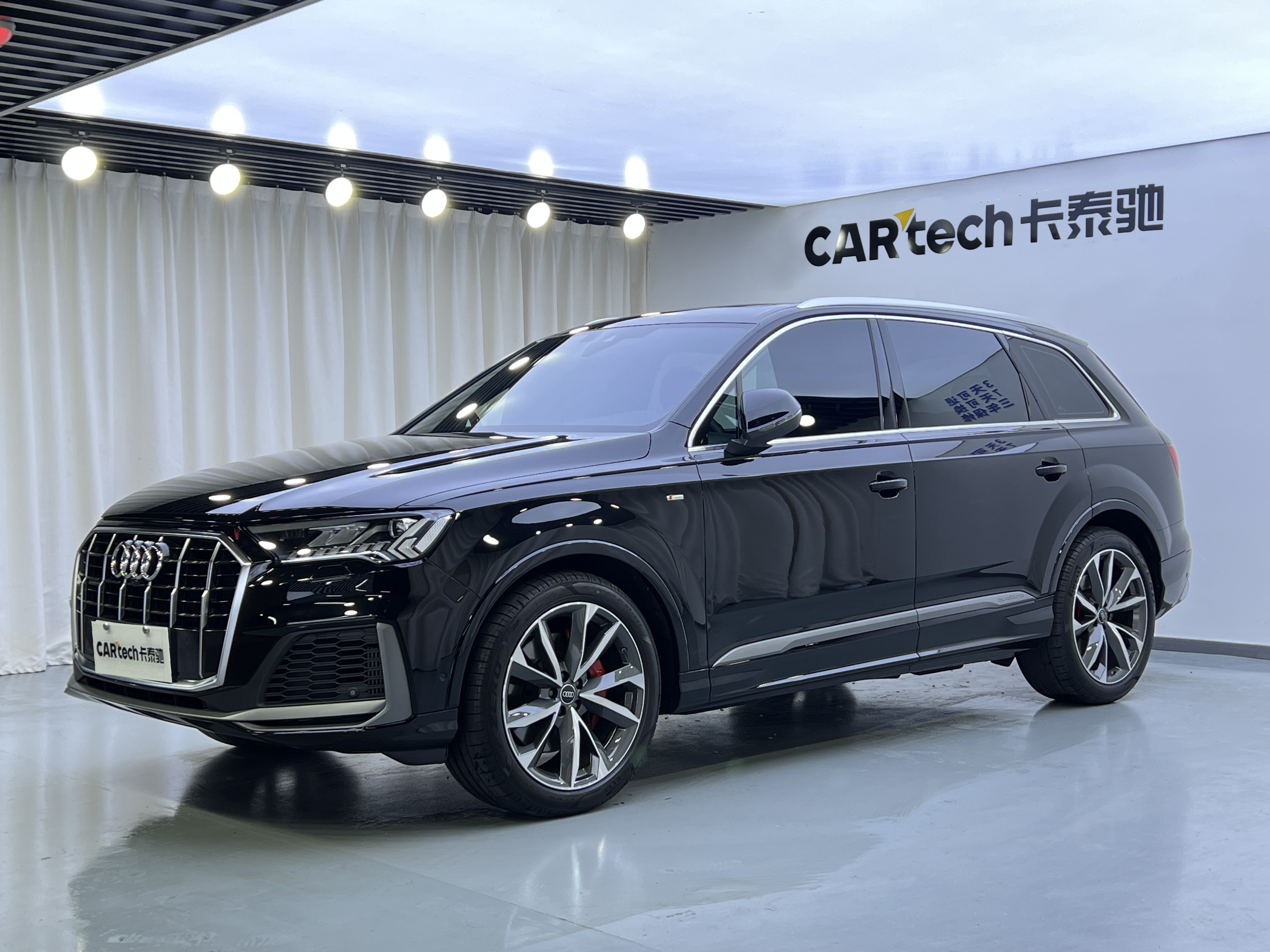 奥迪Q72022款 55 TFSI quattro S line运动型