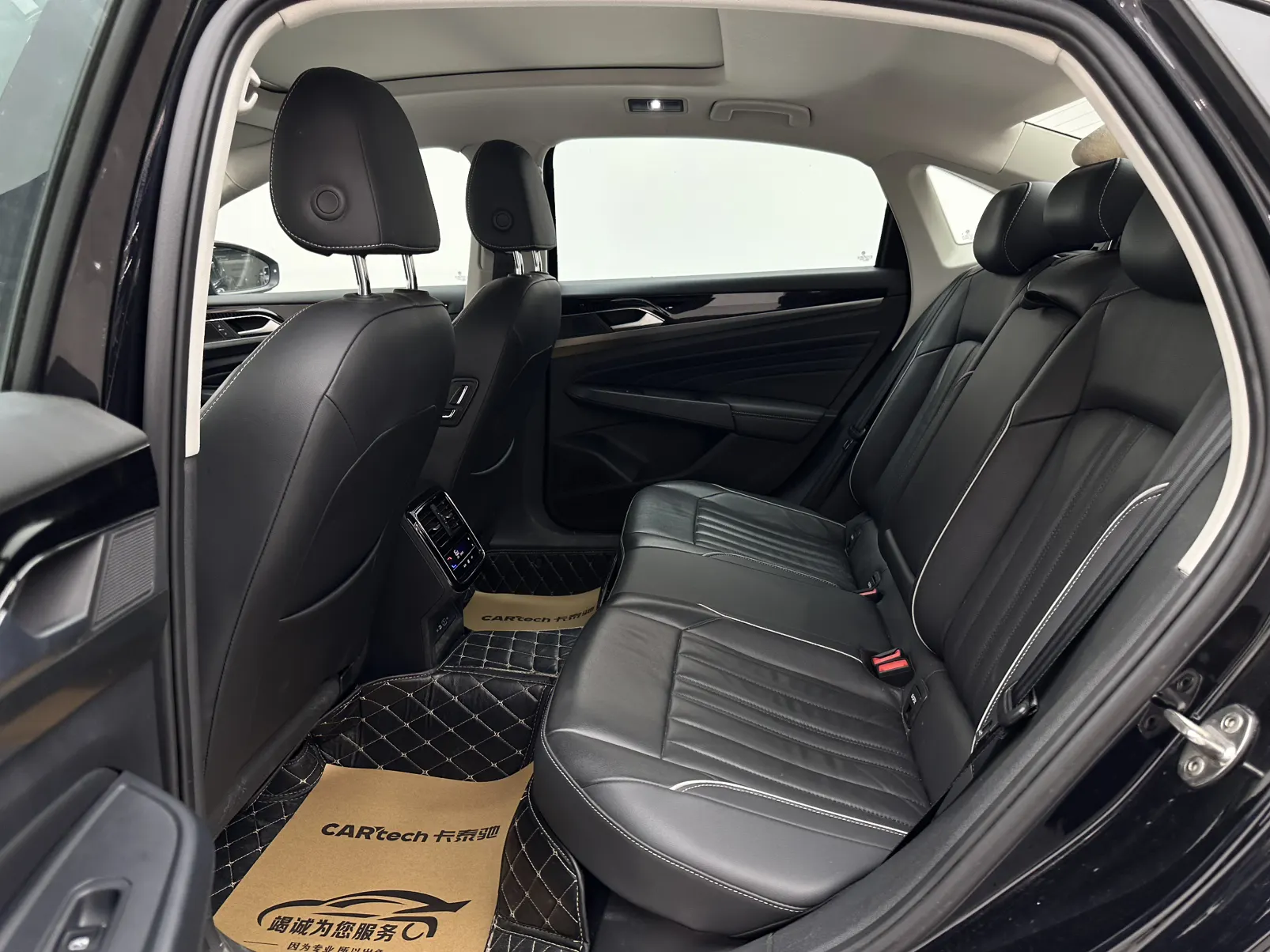 Volkswagen Passat, 2023 9