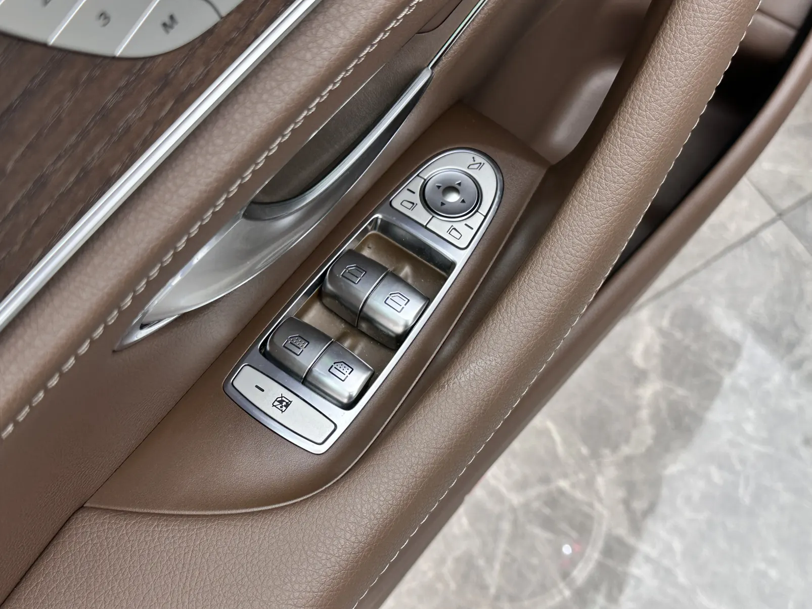 Mercedes-Benz E 300 L, 2021 16