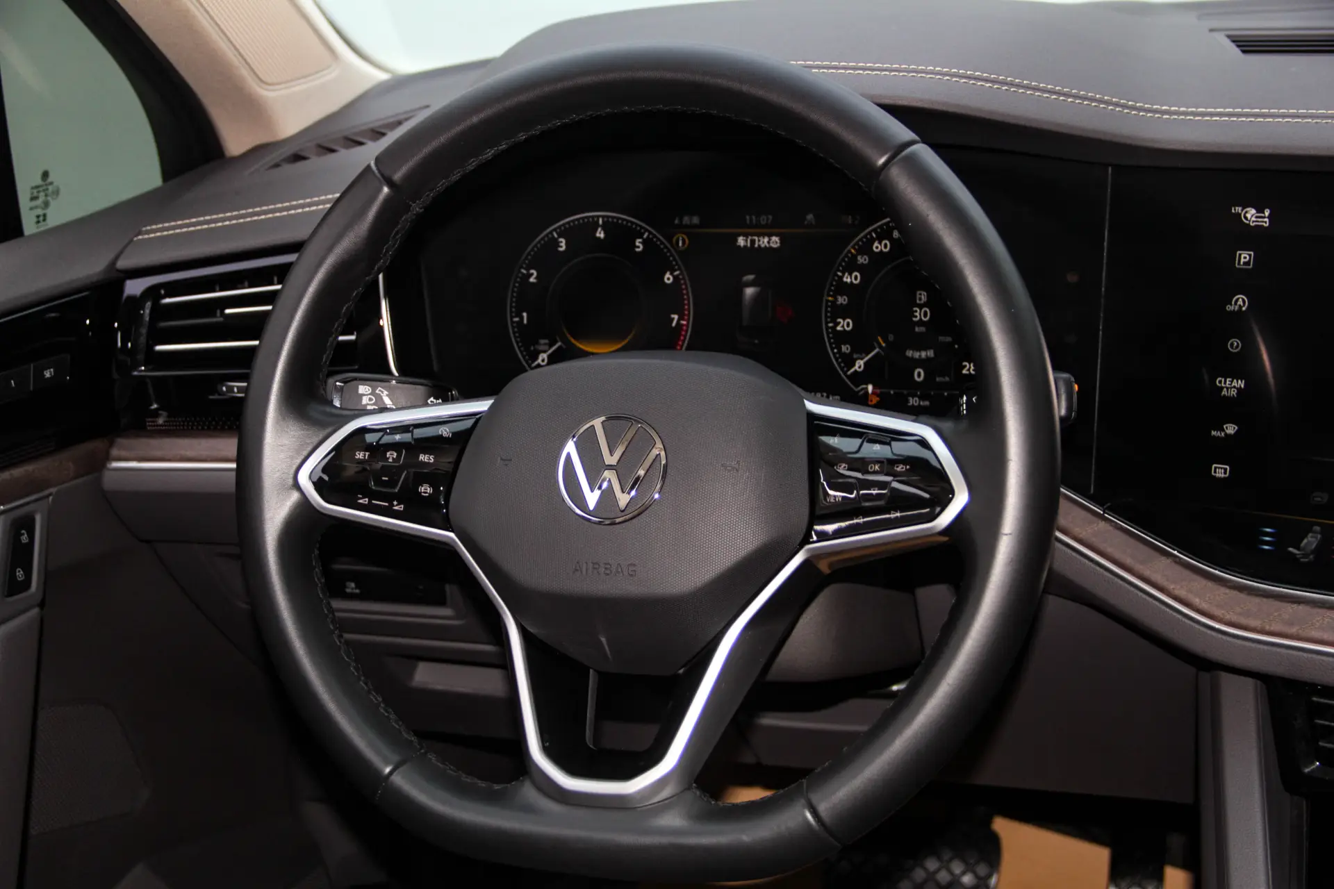 Volkswagen Touareg, 2023 16