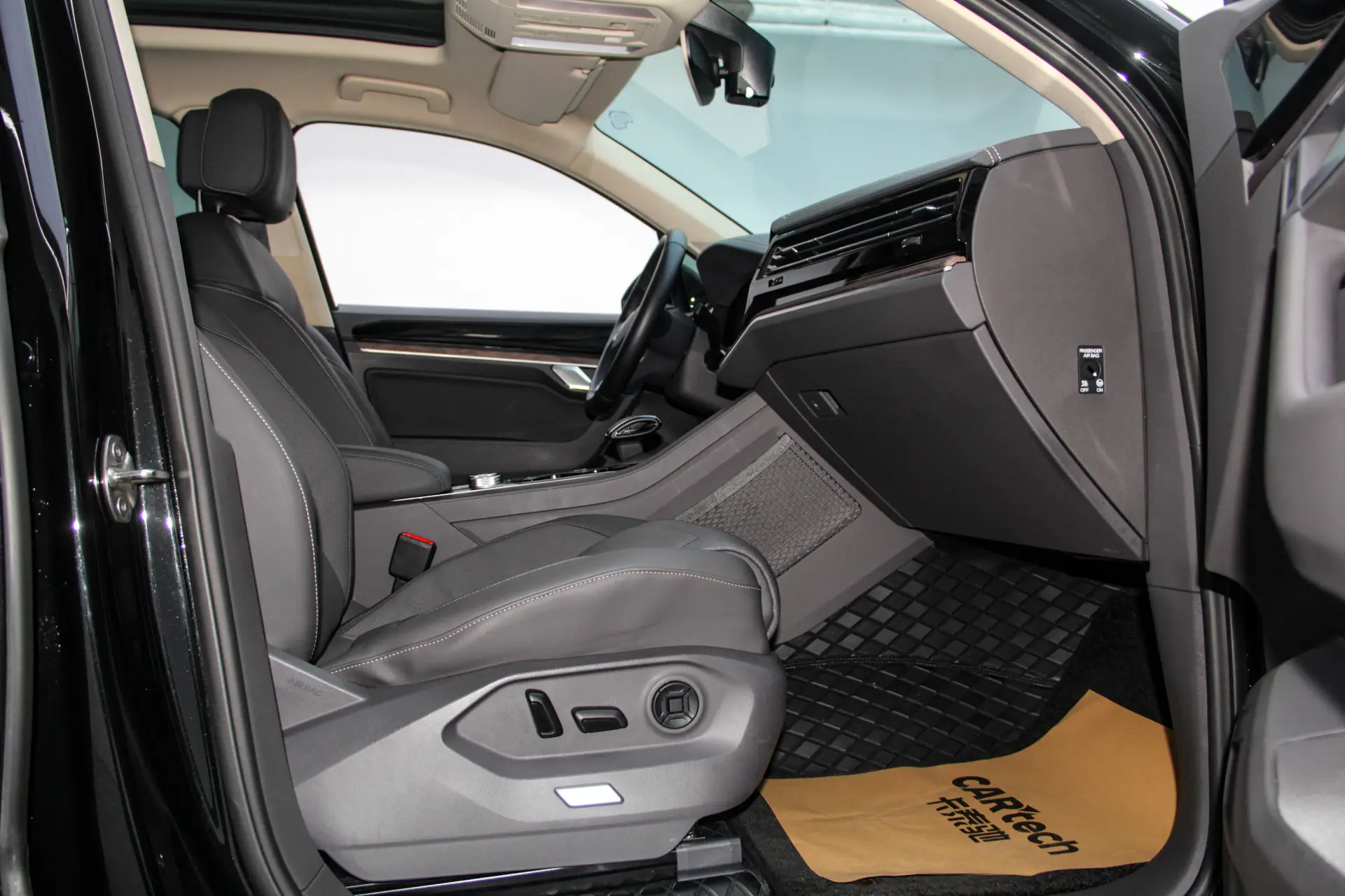 Volkswagen Touareg, 2023 20