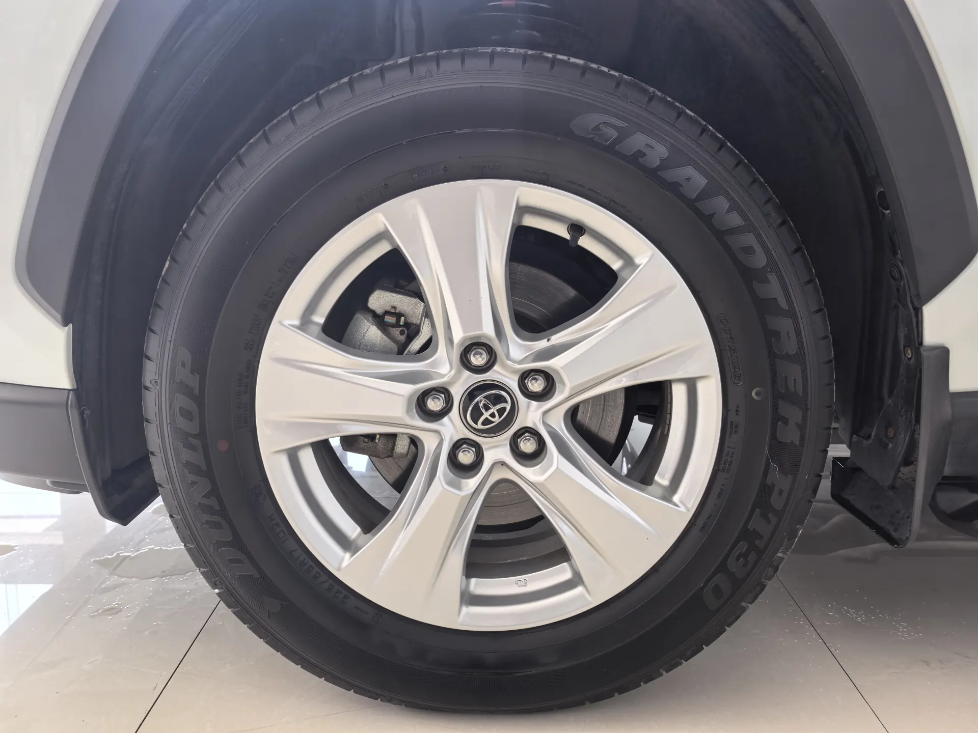Toyota RAV4, 2024 8