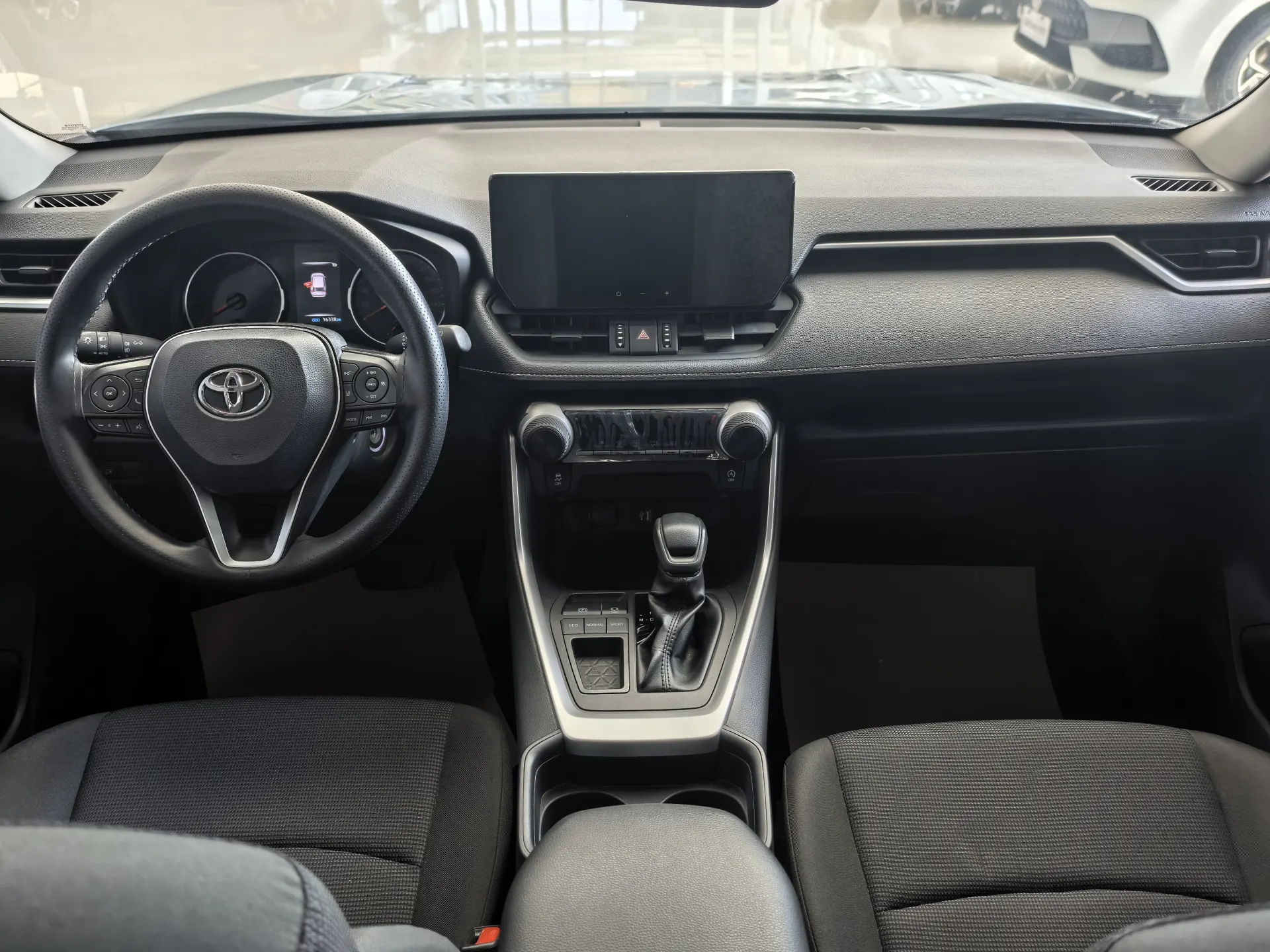 Toyota RAV4, 2024 10