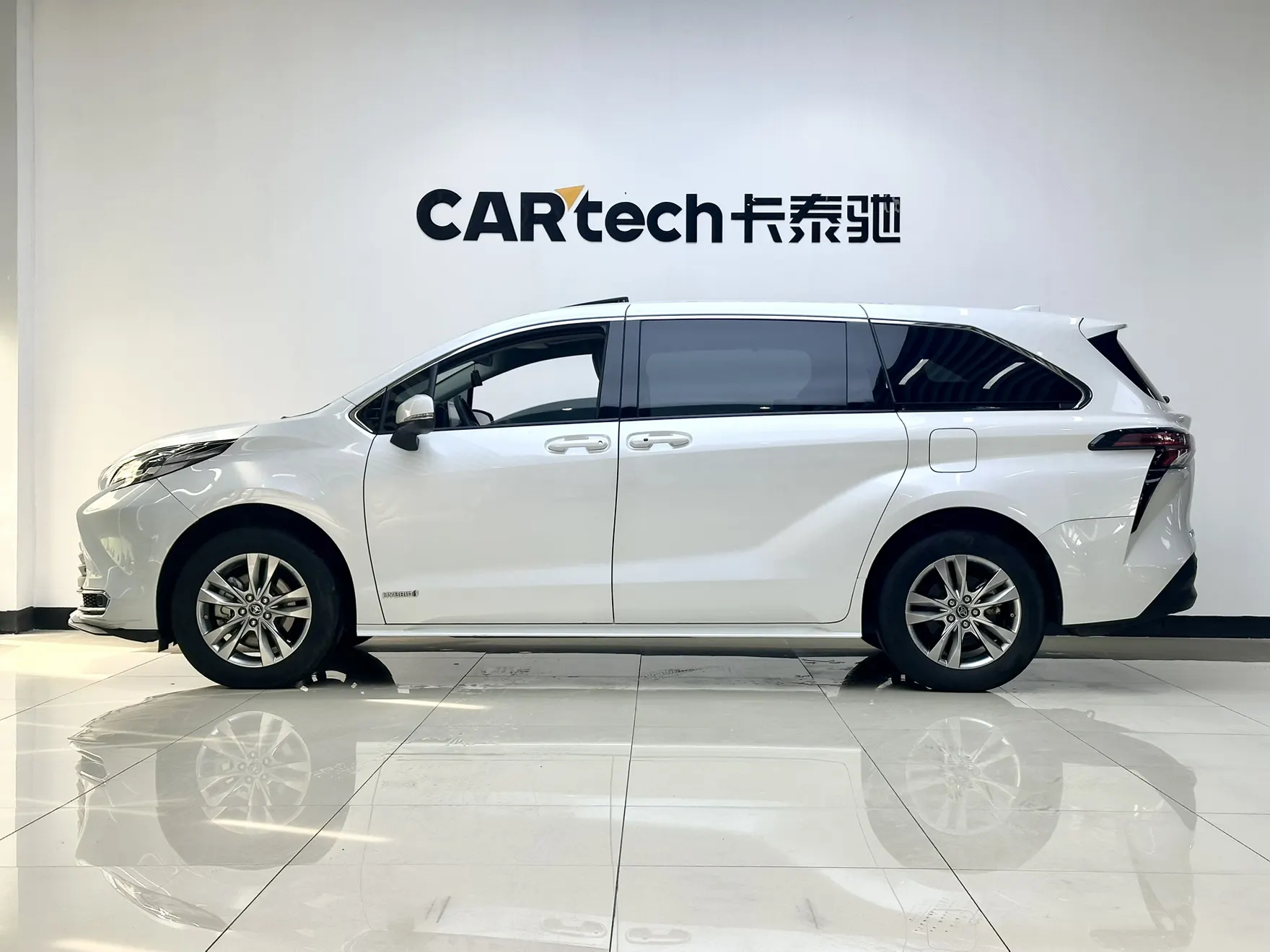 Toyota Sienna, 2024 все фото