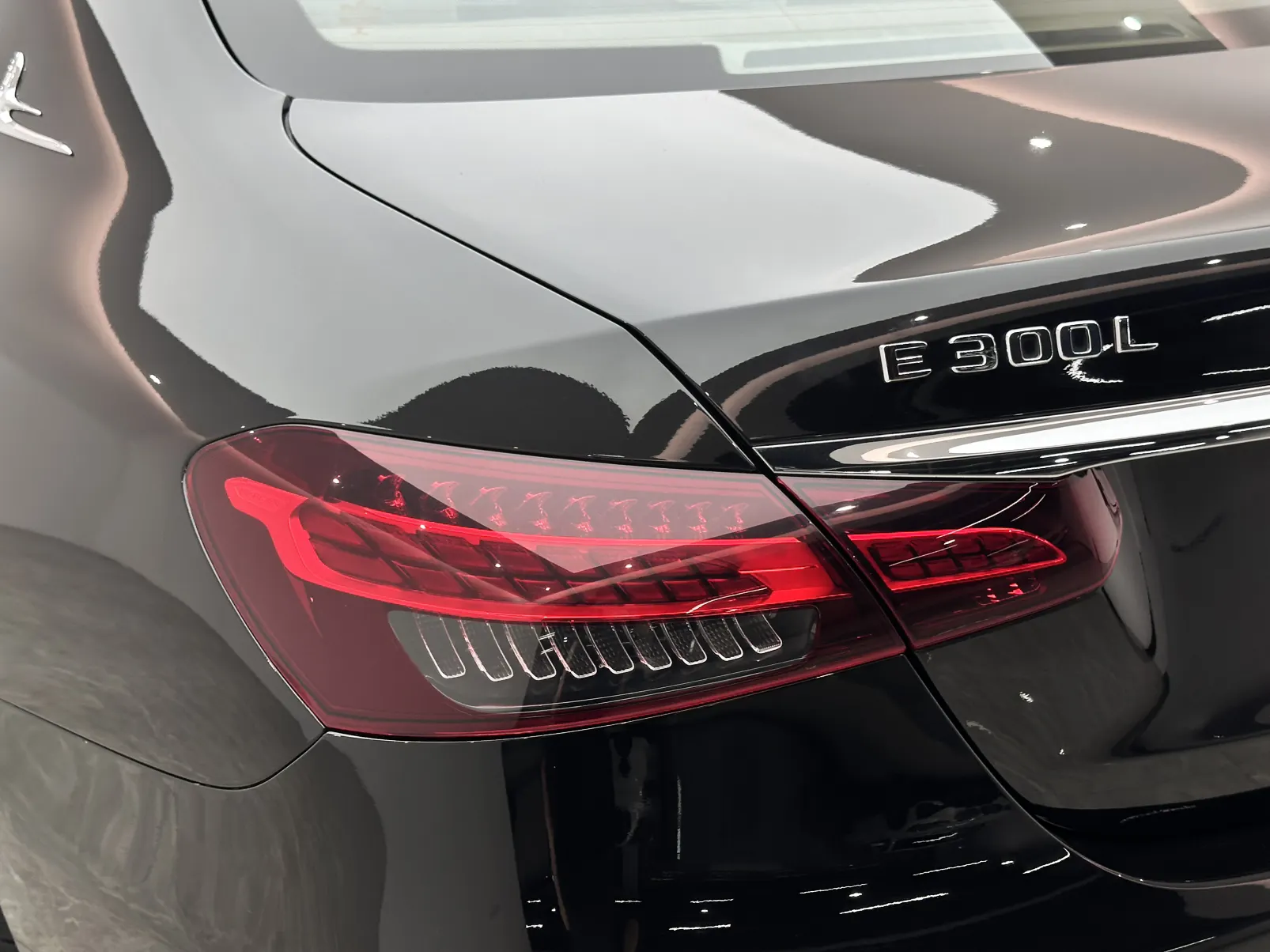 Mercedes-Benz E 300 L, 2022 21