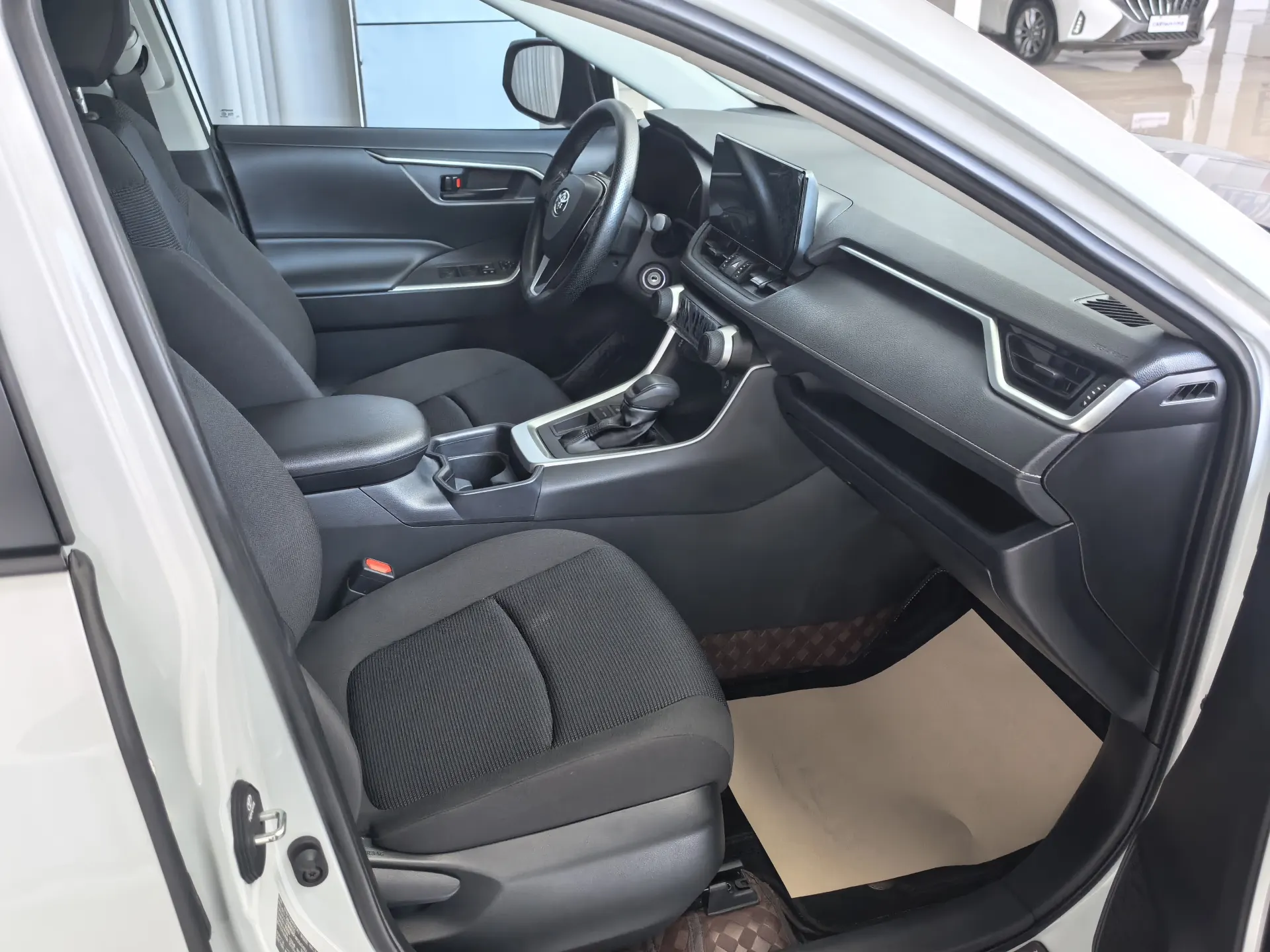 Toyota RAV4, 2024 14
