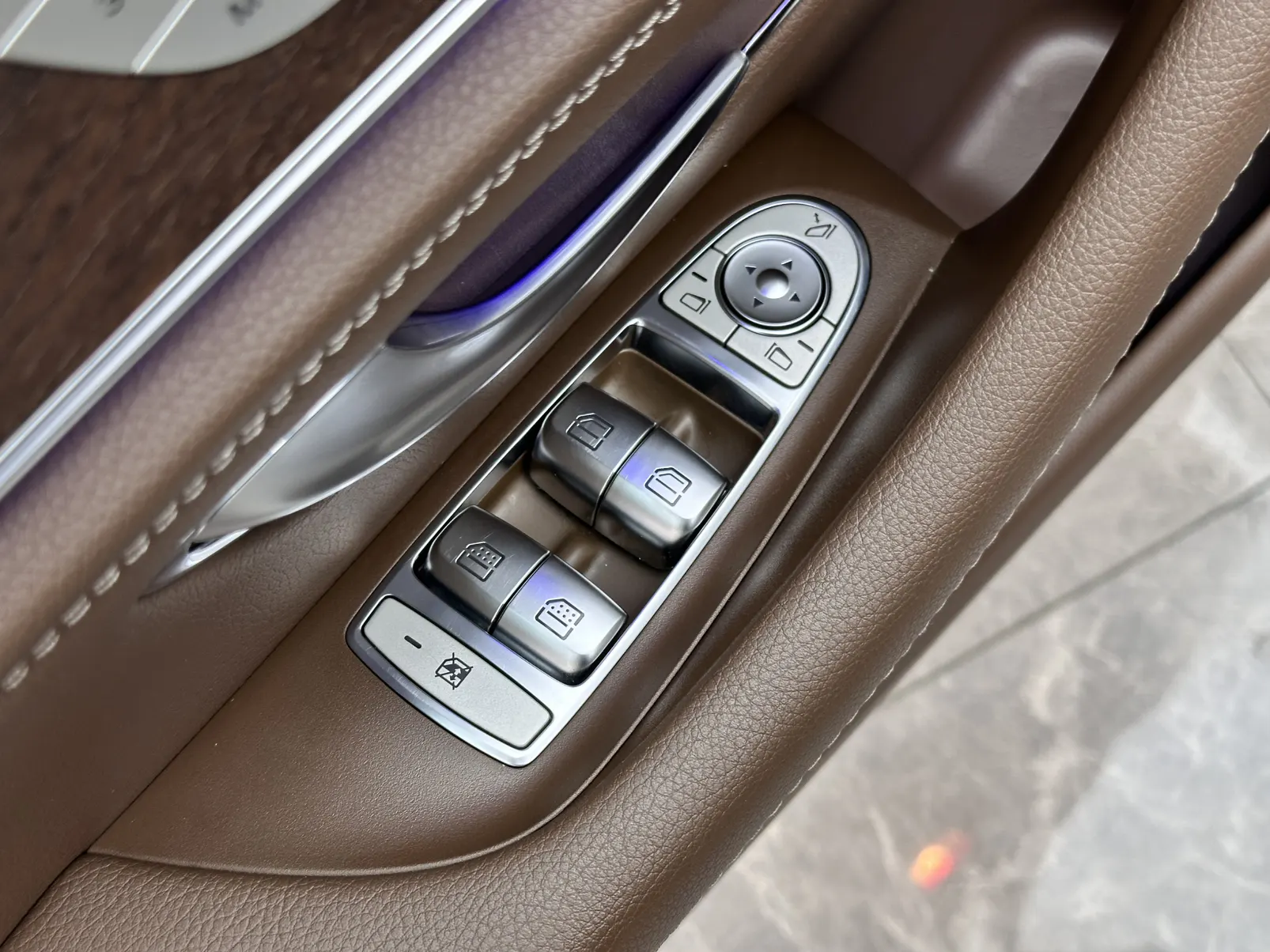 Mercedes-Benz E 300 L, 2022 16