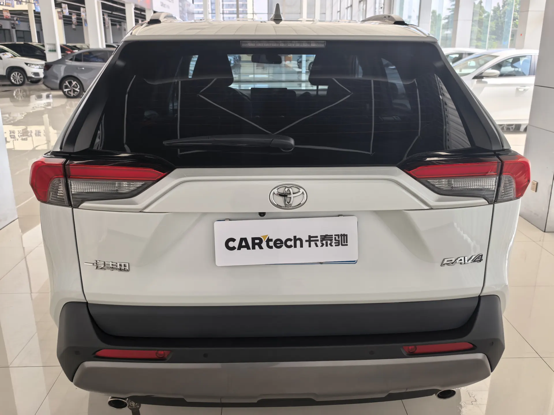Toyota RAV4, 2024 все фото