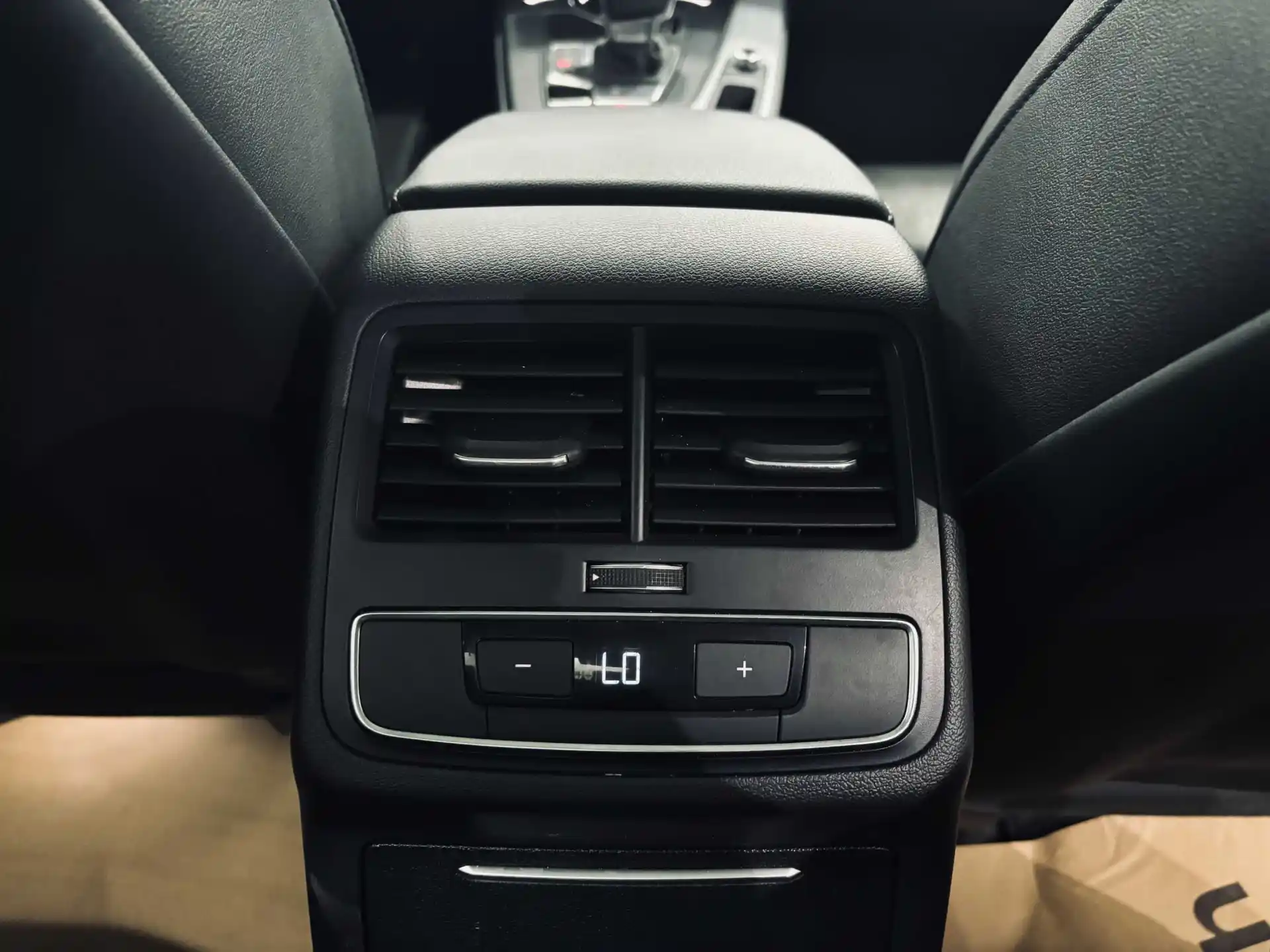 Audi A4L 40 TFSI, 2021 14