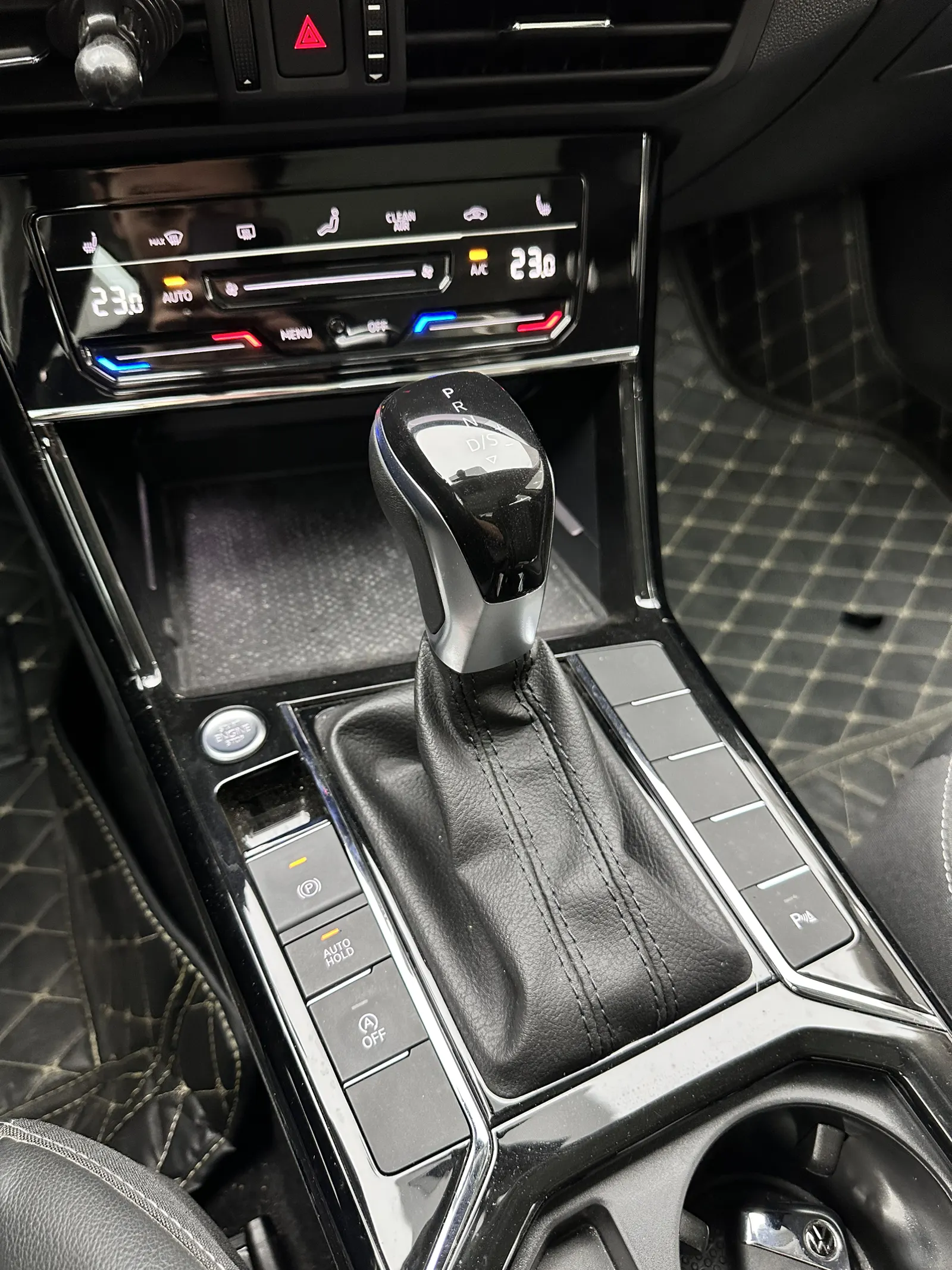 Volkswagen Passat, 2023 15