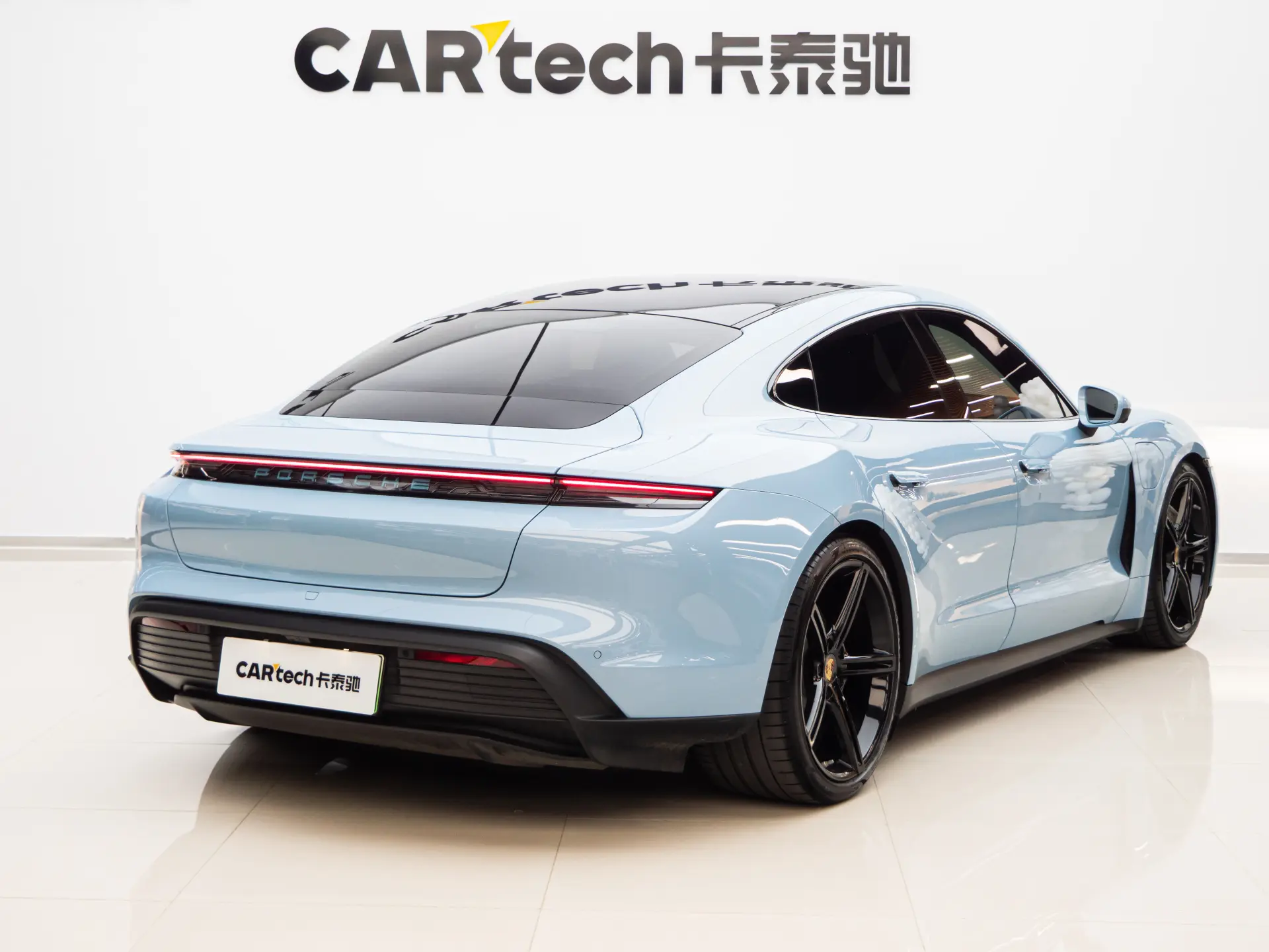 Porsche Taycan, 2023 4