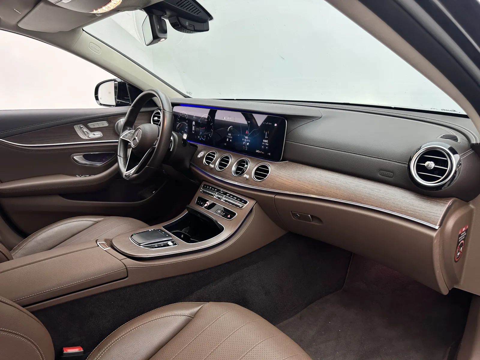 Mercedes-Benz E 300 L, 2021 11