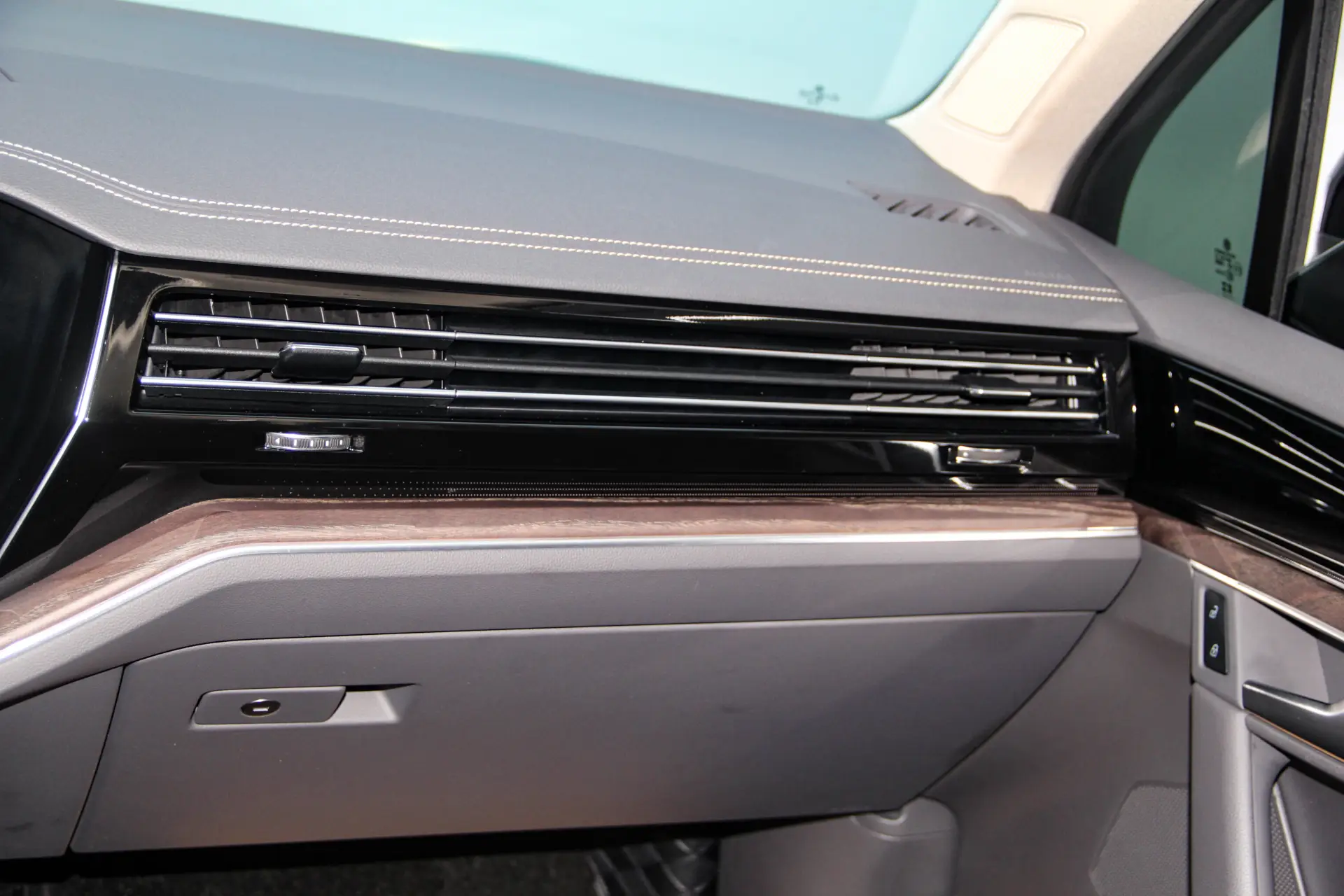 Volkswagen Touareg, 2023 28
