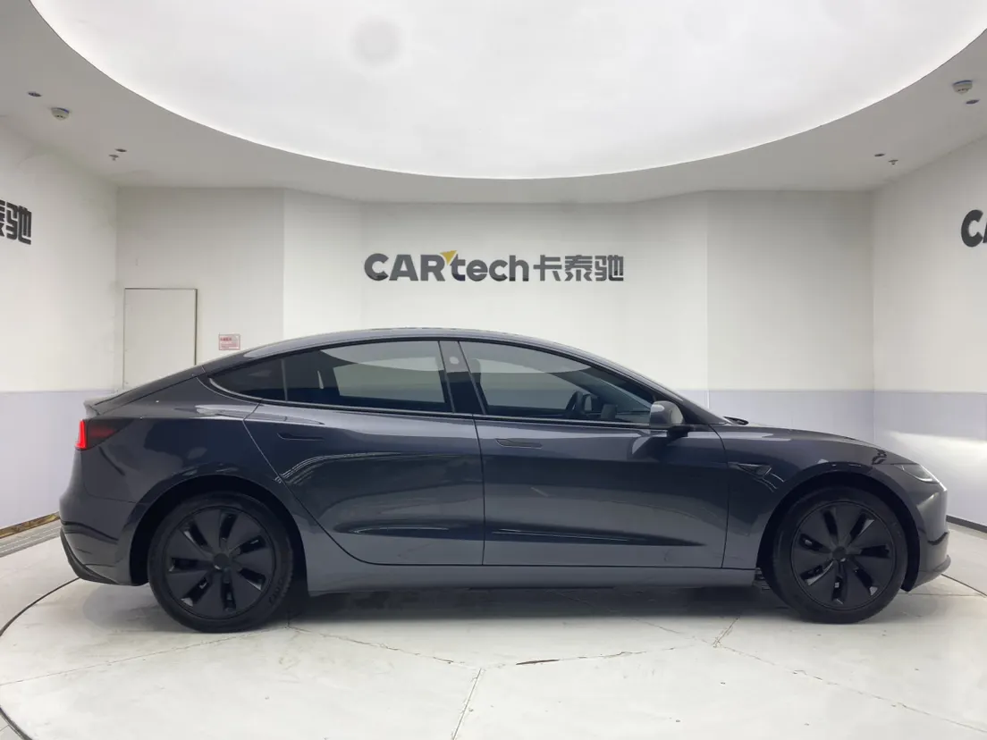 Tesla Model 3, 2024 4