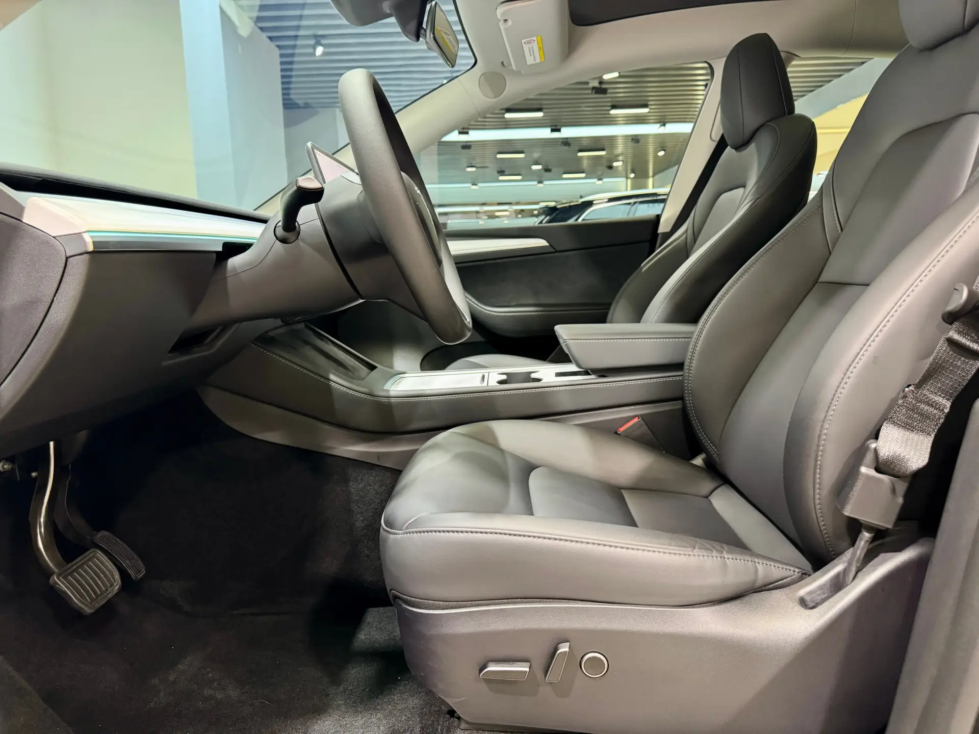 Tesla Model Y, 2025 6