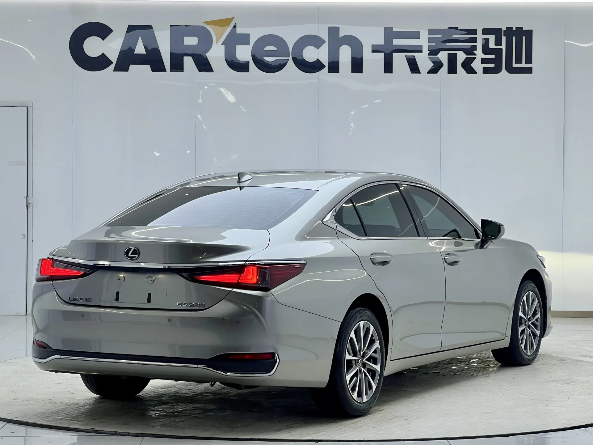 Lexus ES 200, 2022 4