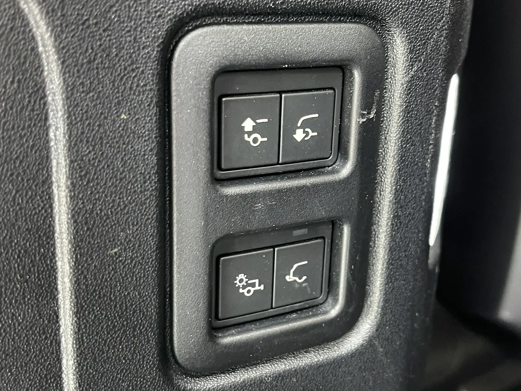 Land Rover Defender, 2024 25