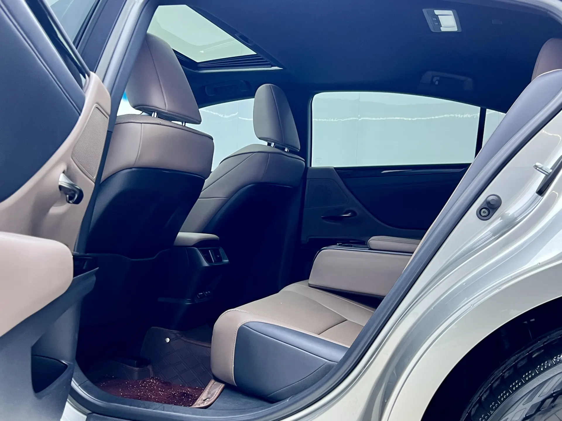 Lexus ES 200, 2022 19