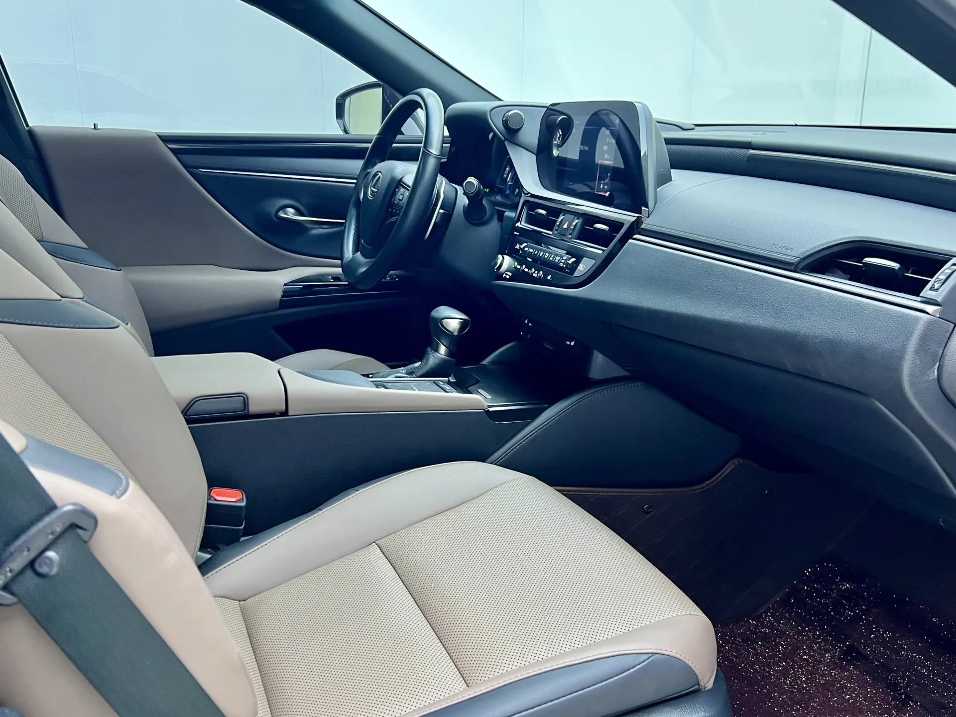 Lexus ES 200, 2022 18