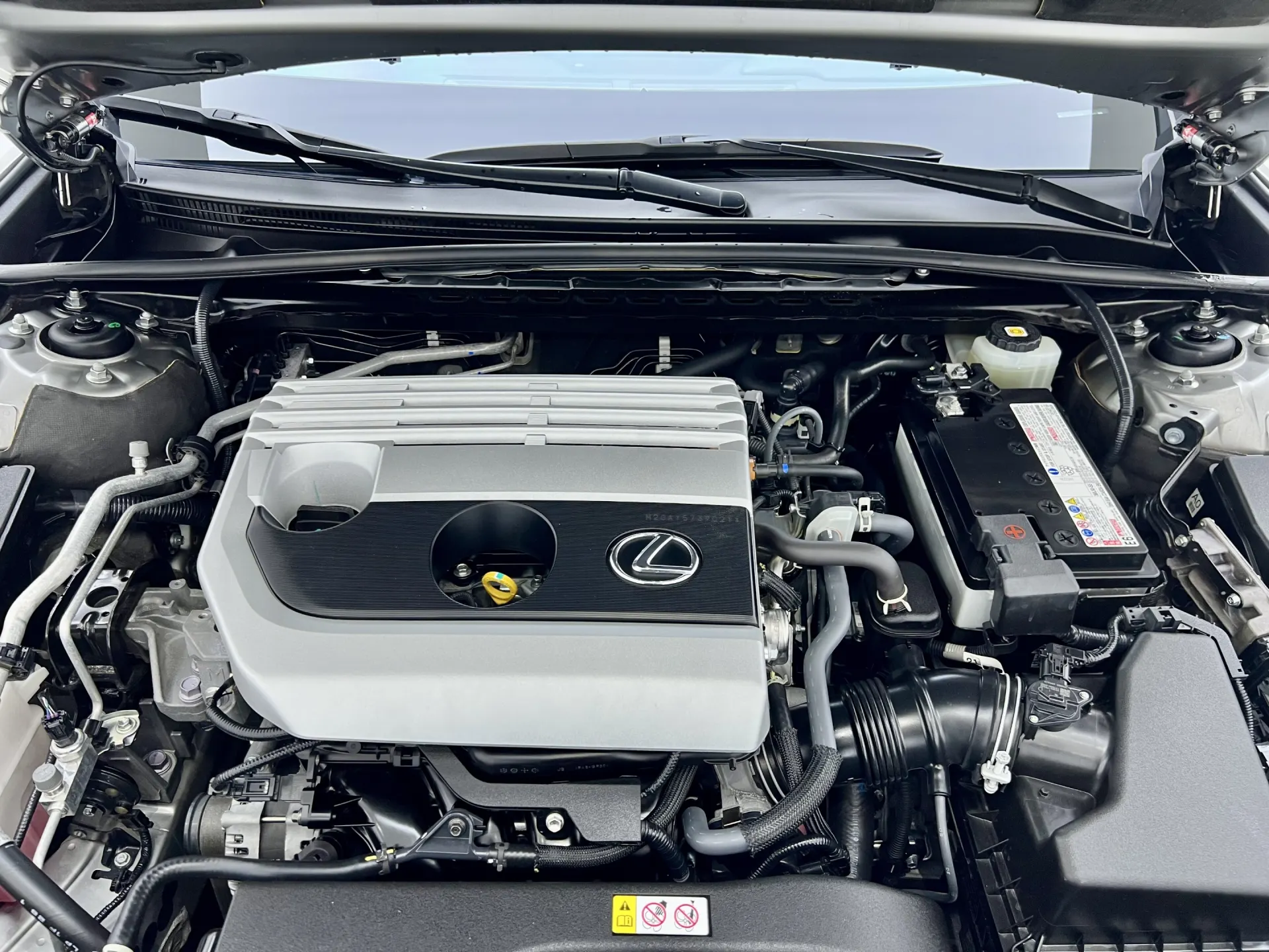 Lexus ES 200, 2022 10