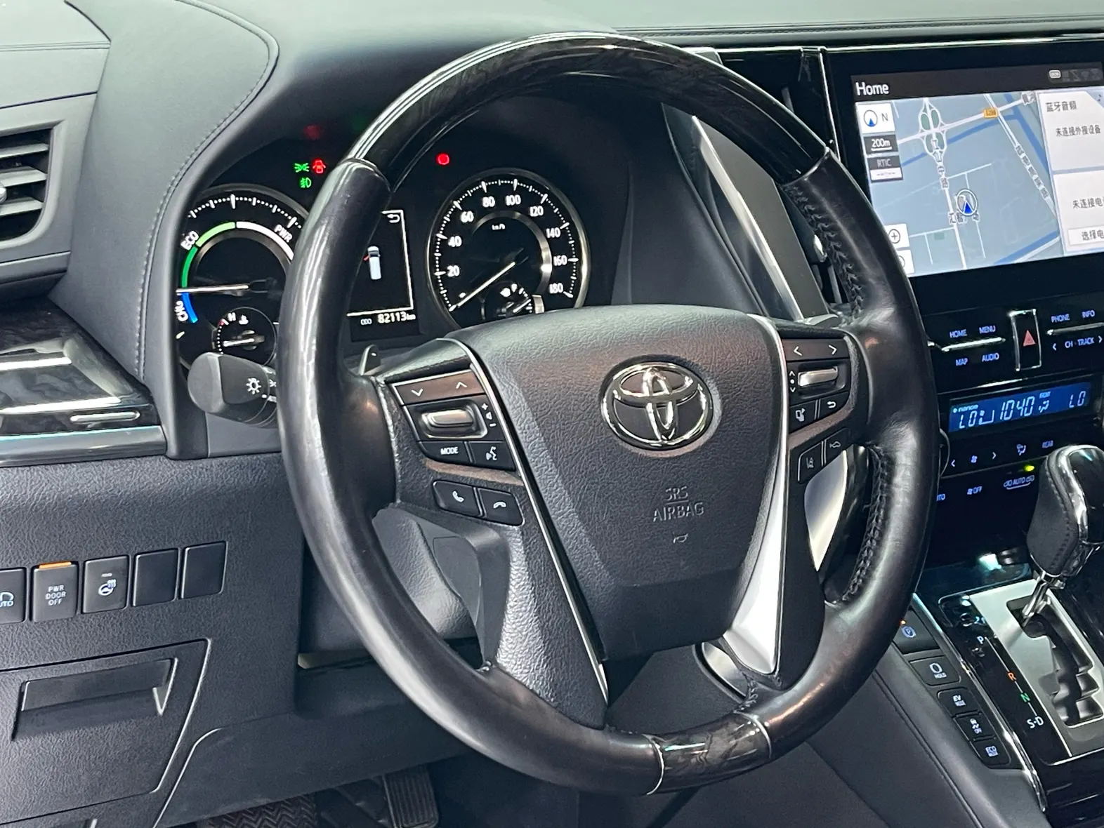 Toyota Vellfire, 2022 11