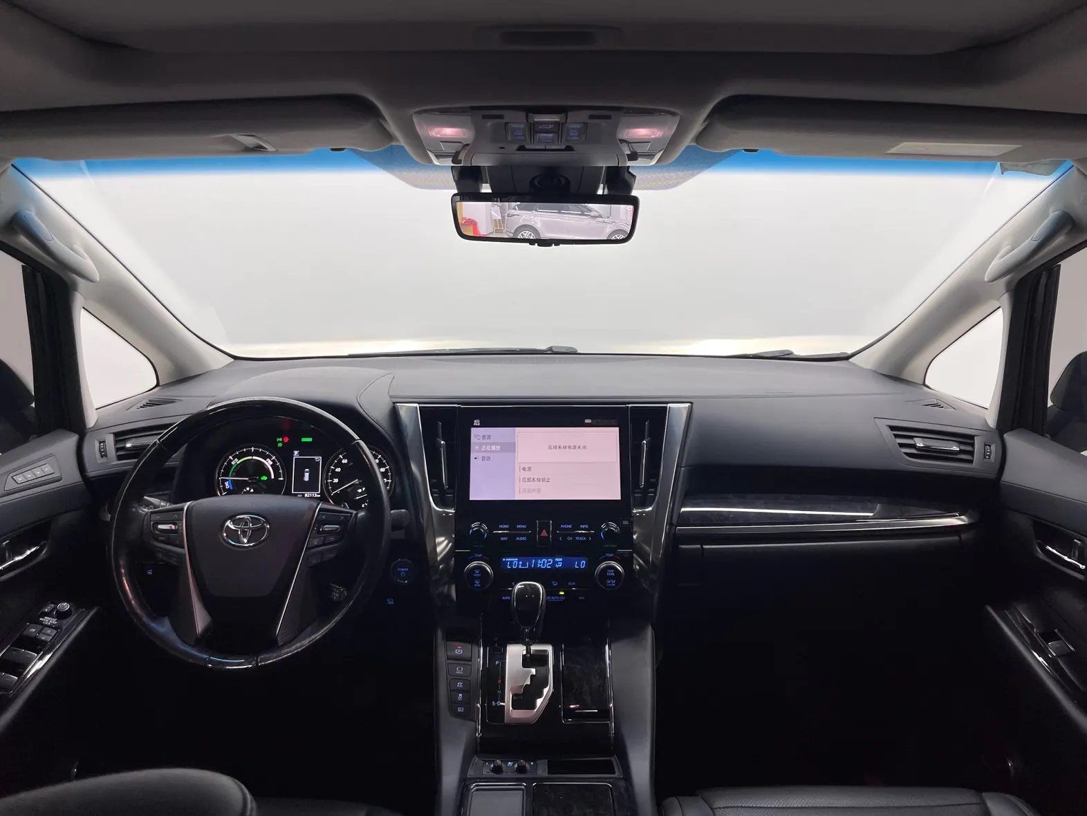 Toyota Vellfire, 2022 10