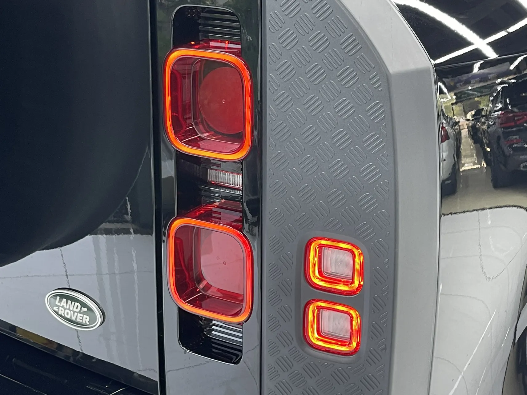 Land Rover Defender, 2024 6