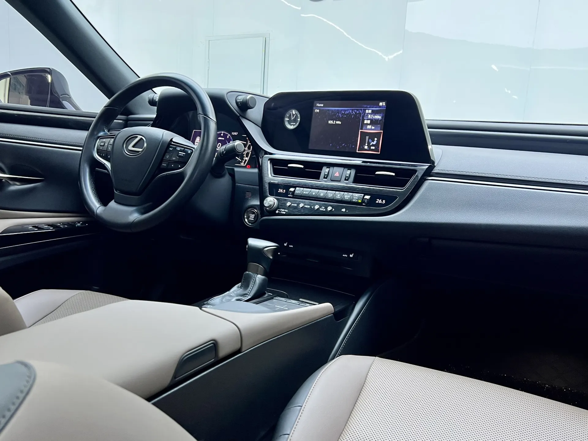 Lexus ES 200, 2022 21