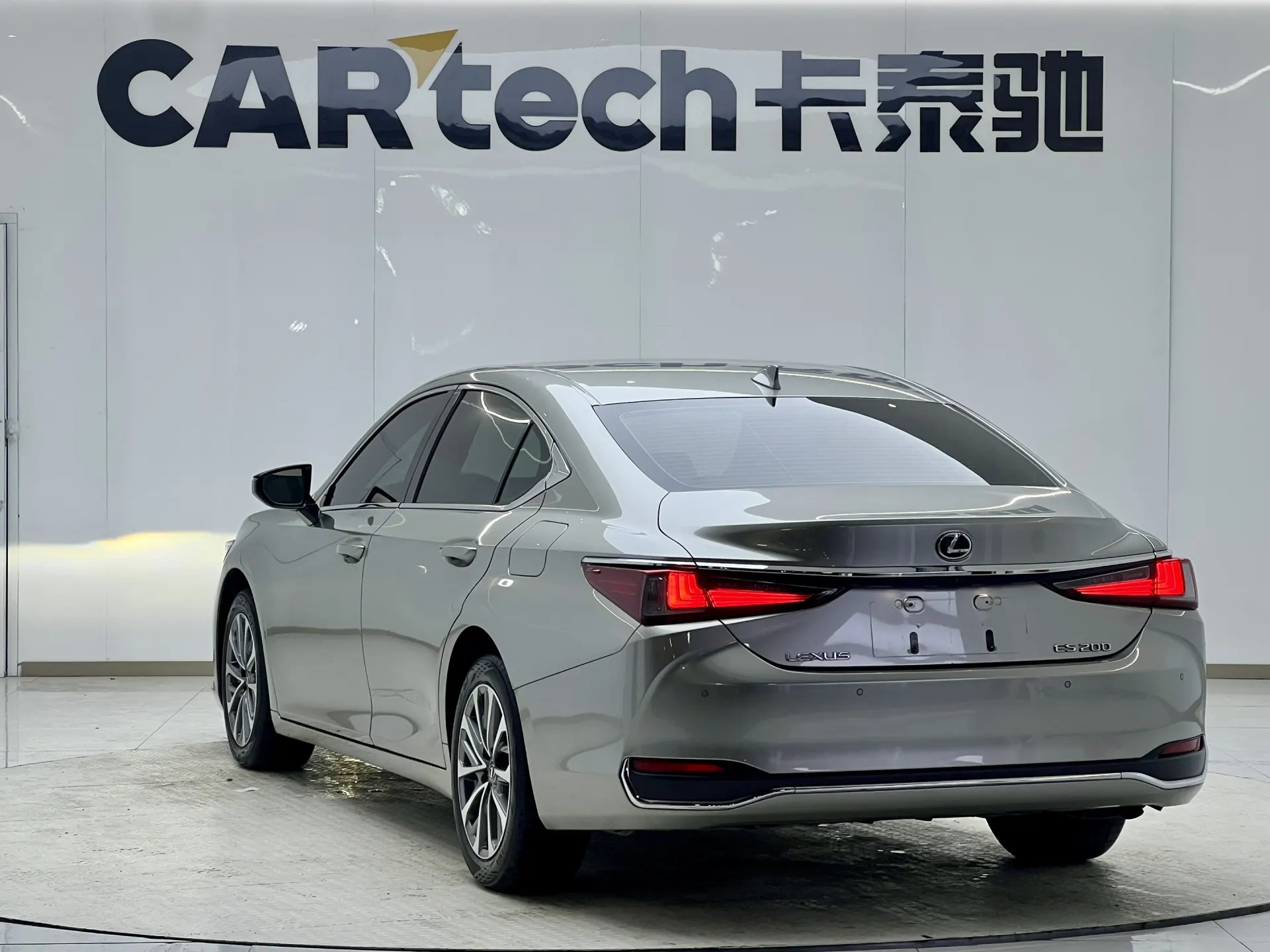 Lexus ES 200, 2022 6