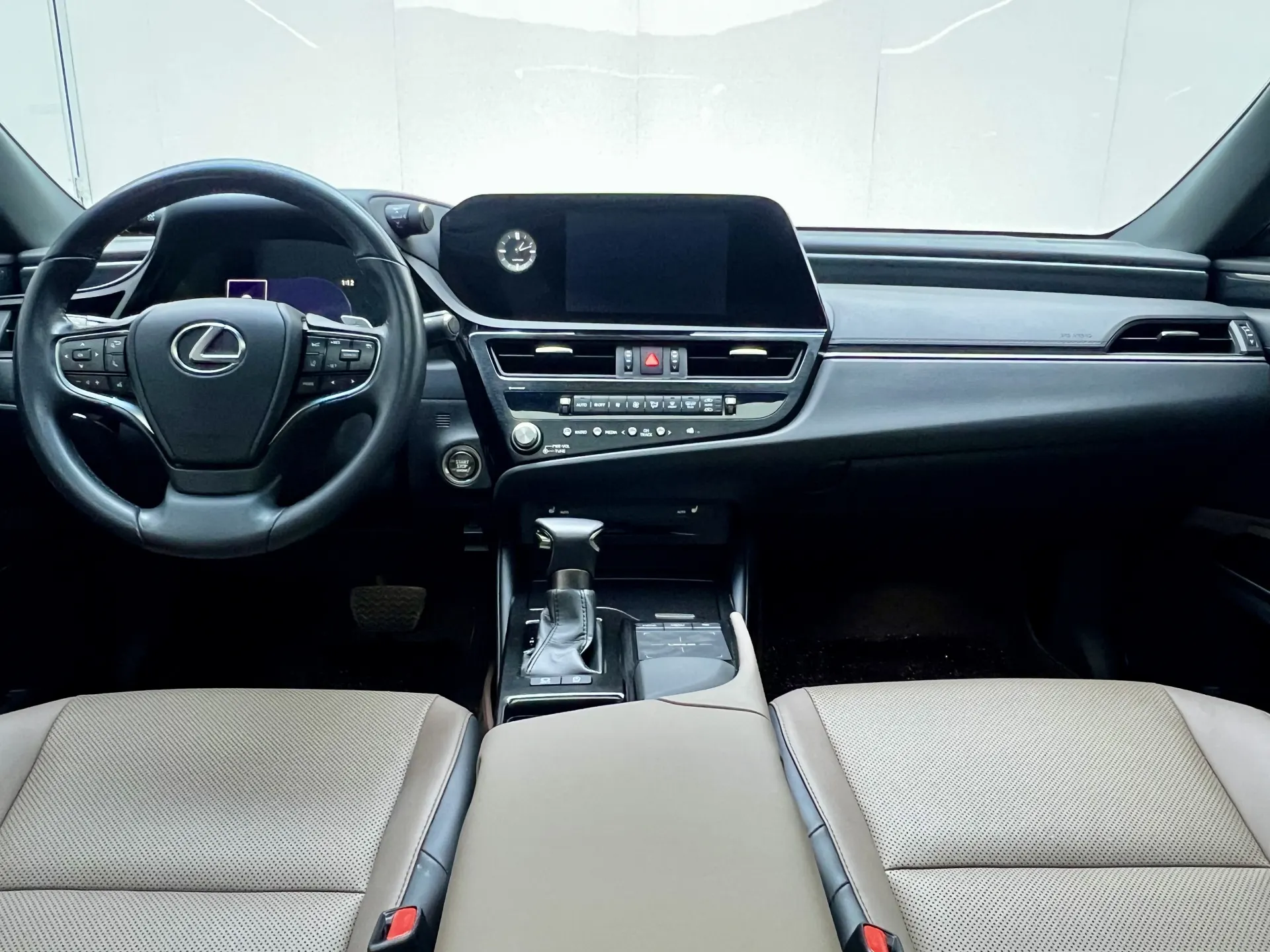 Lexus ES 200, 2022 14