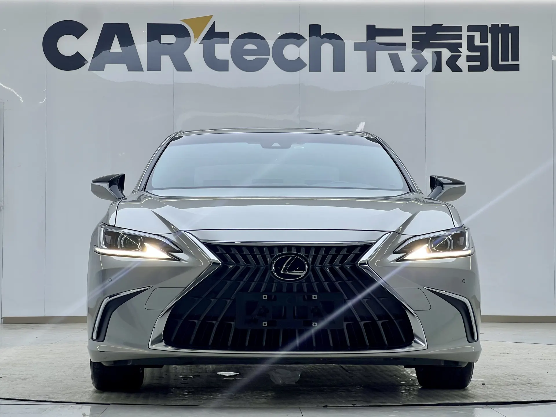 Lexus ES 200, 2022 3