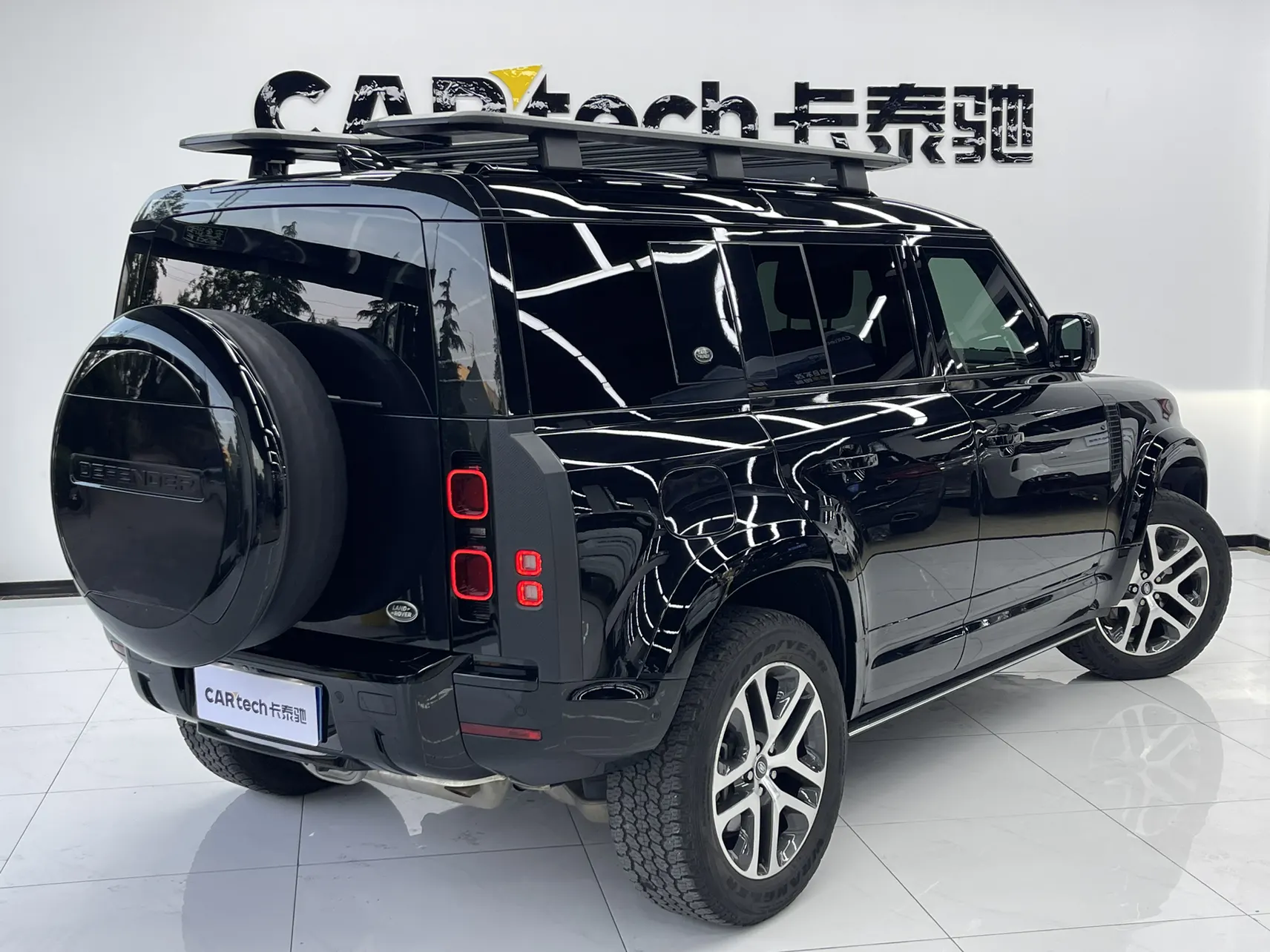 Land Rover Defender, 2024 3