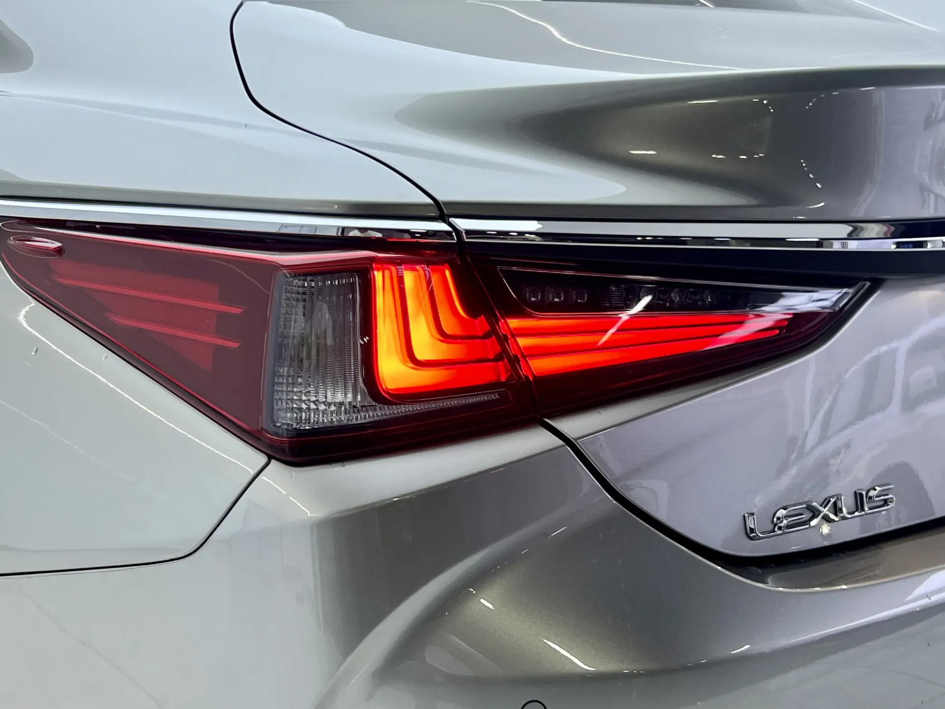 Lexus ES 200, 2022 9