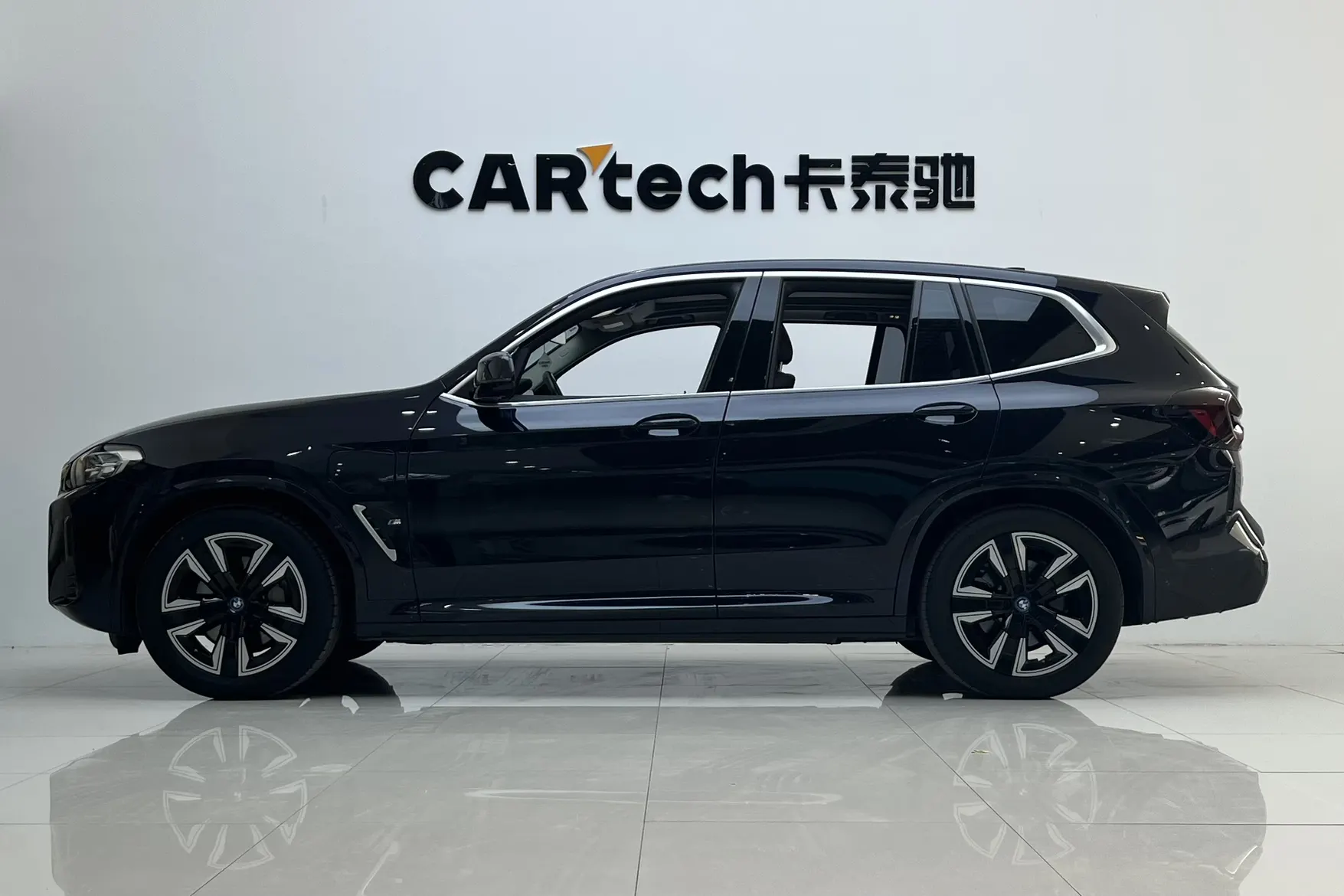 BMW iX3, 2023 все фото
