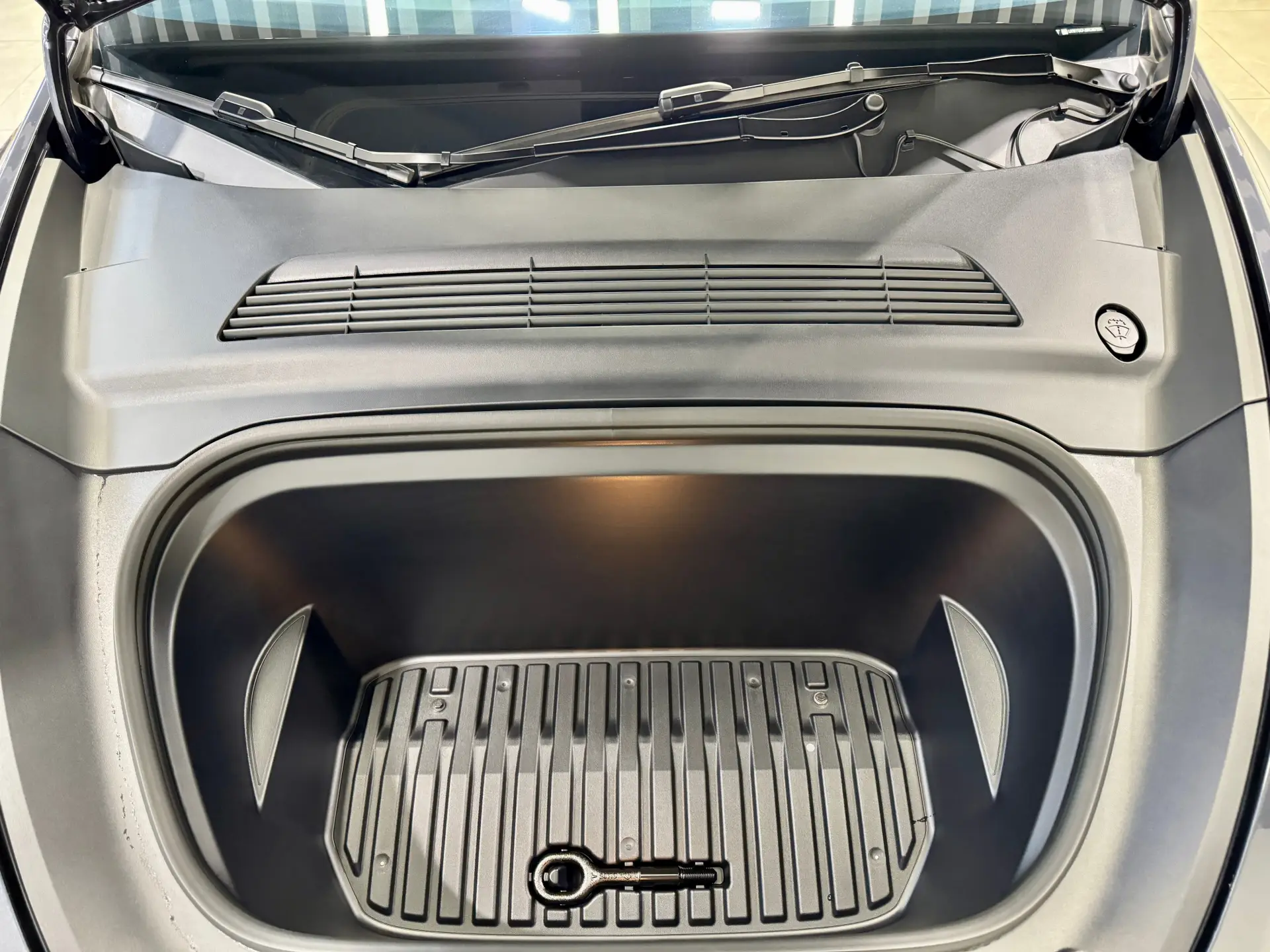 Tesla Model Y, 2025 19