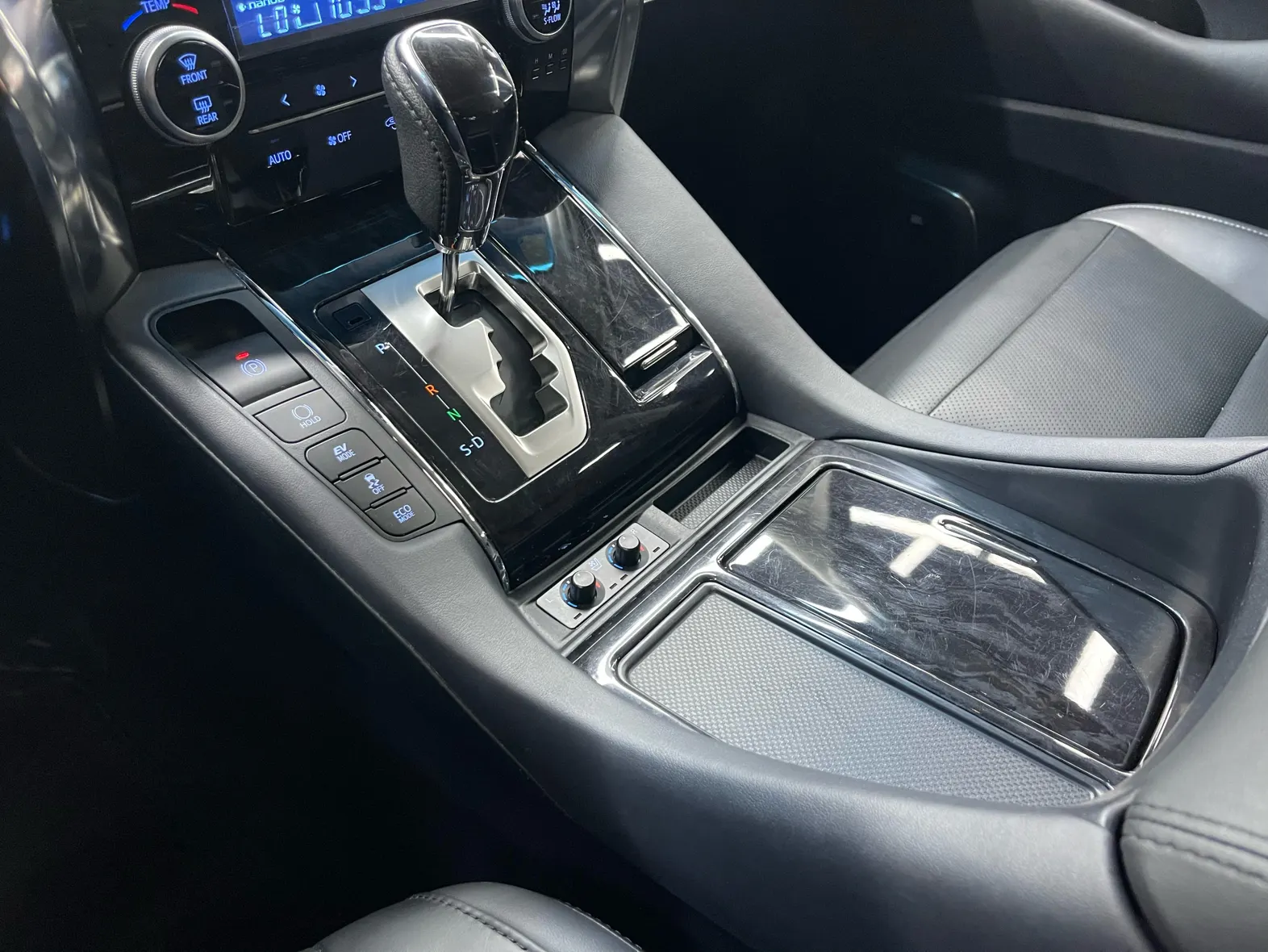 Toyota Vellfire, 2022 17