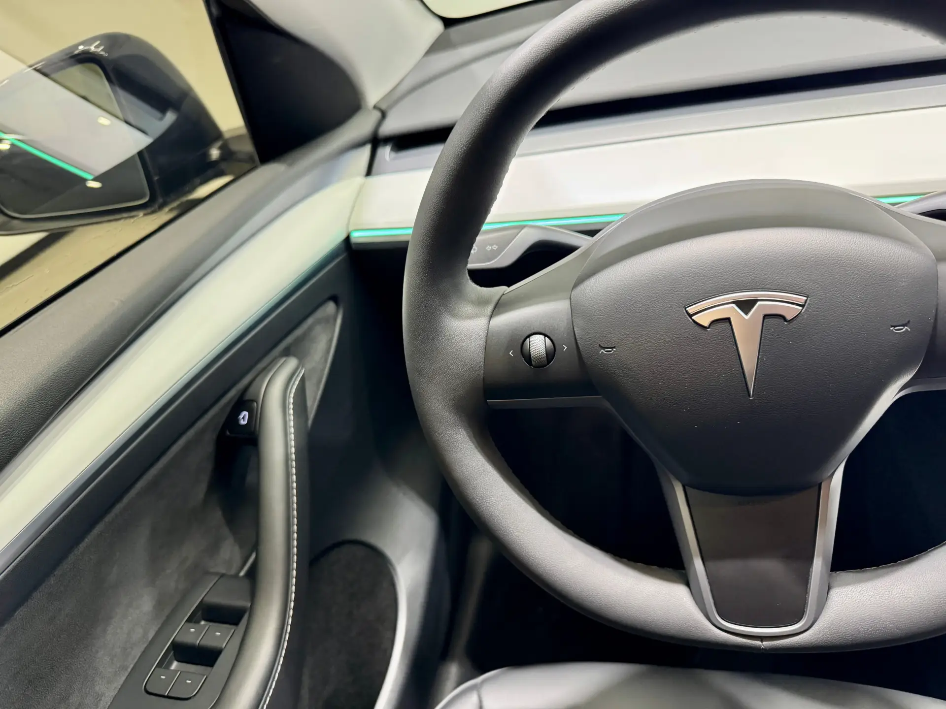 Tesla Model Y, 2025 11
