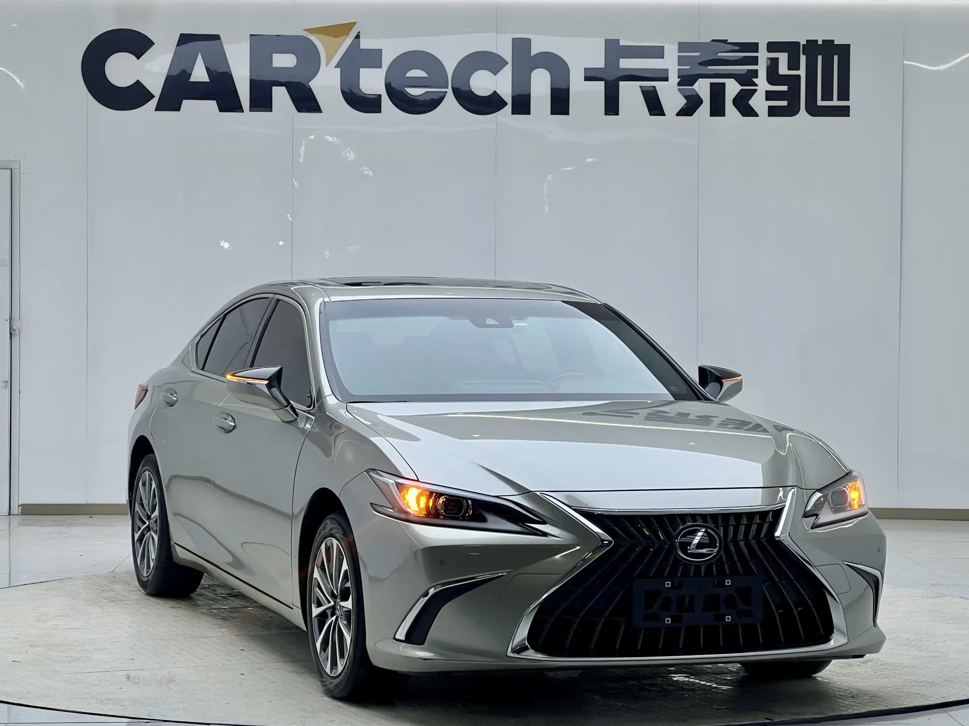 Lexus ES 200, 2022 2