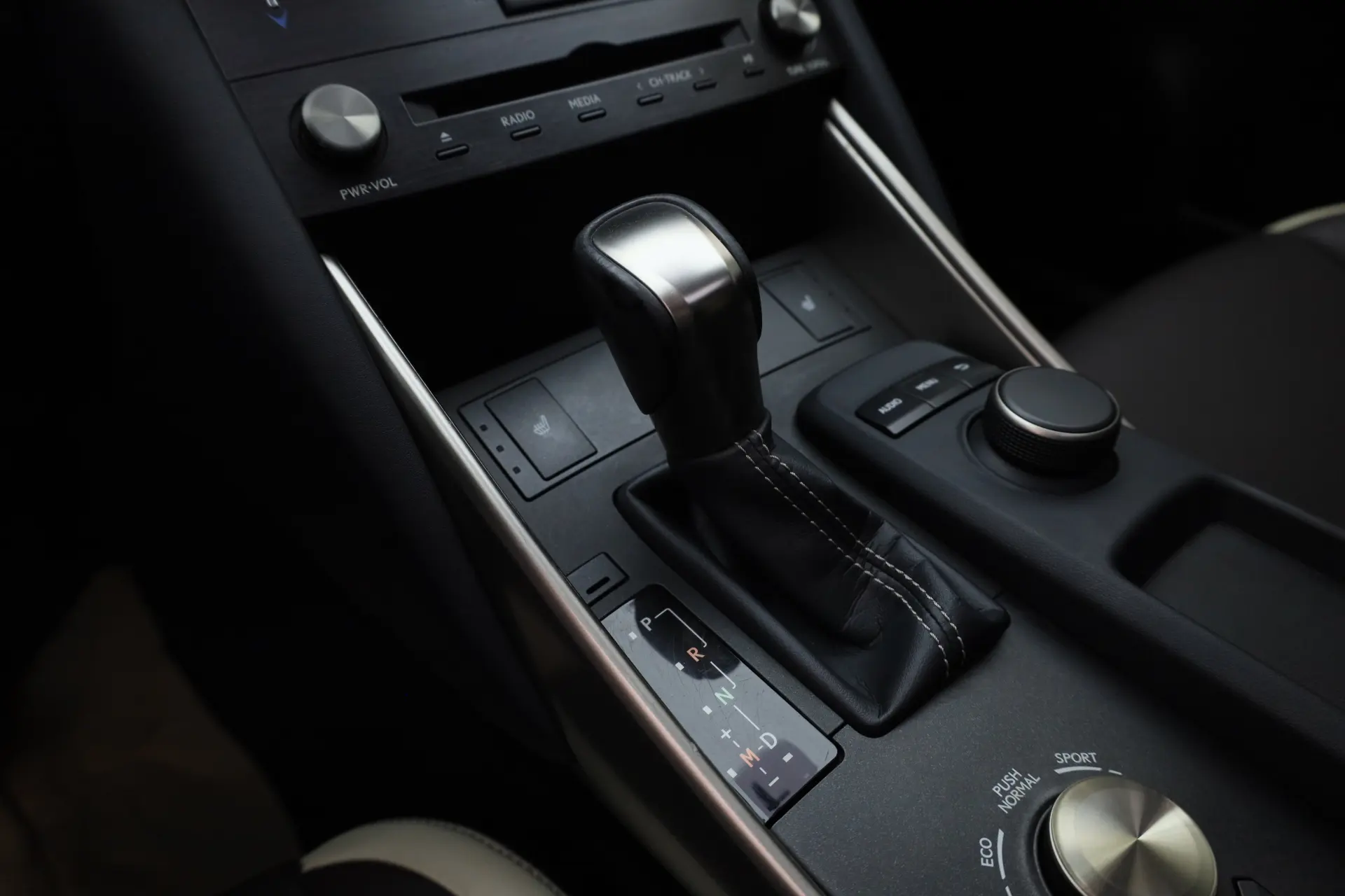 Lexus IS 300, 2017 21