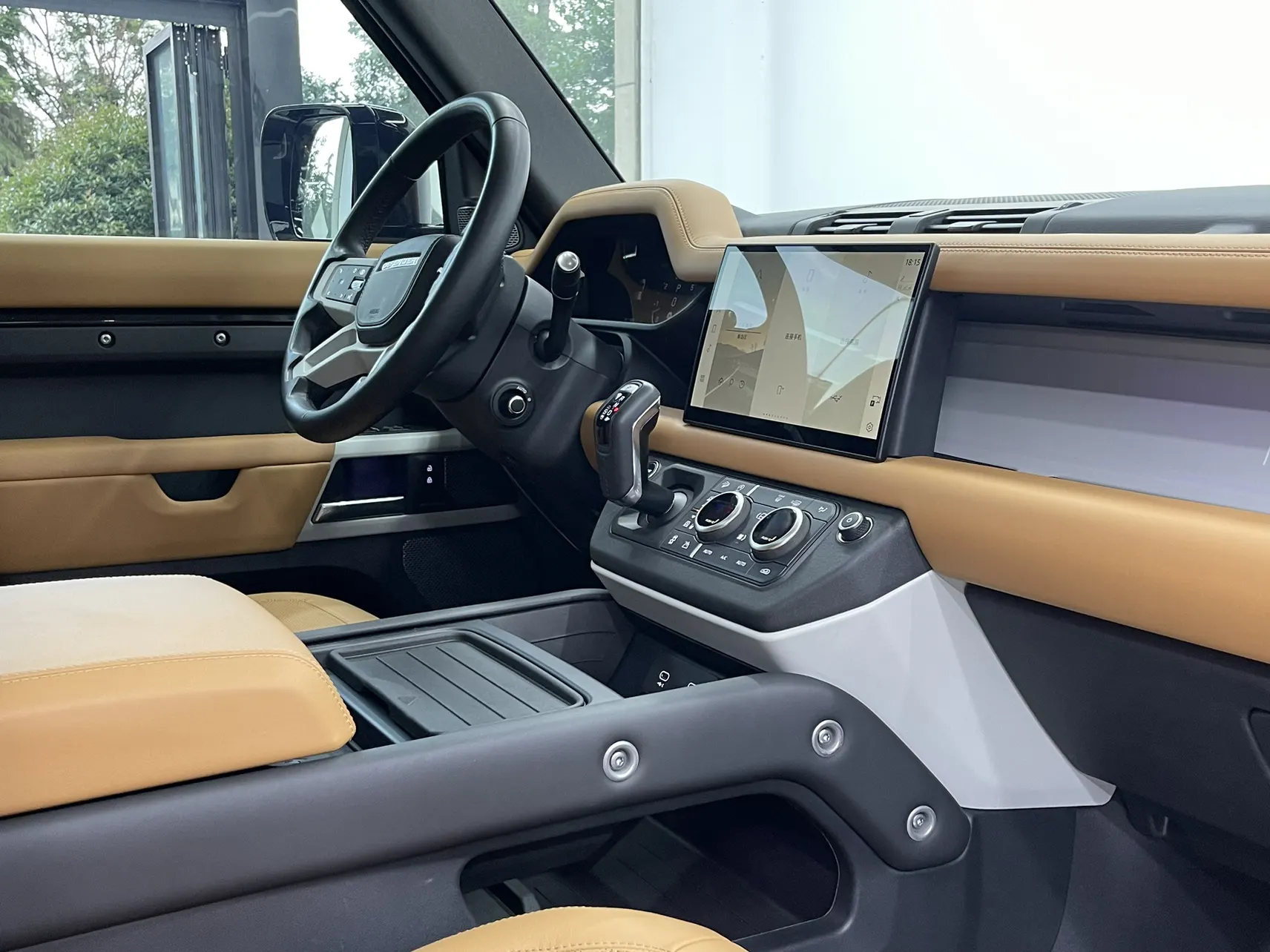 Land Rover Defender, 2024 16