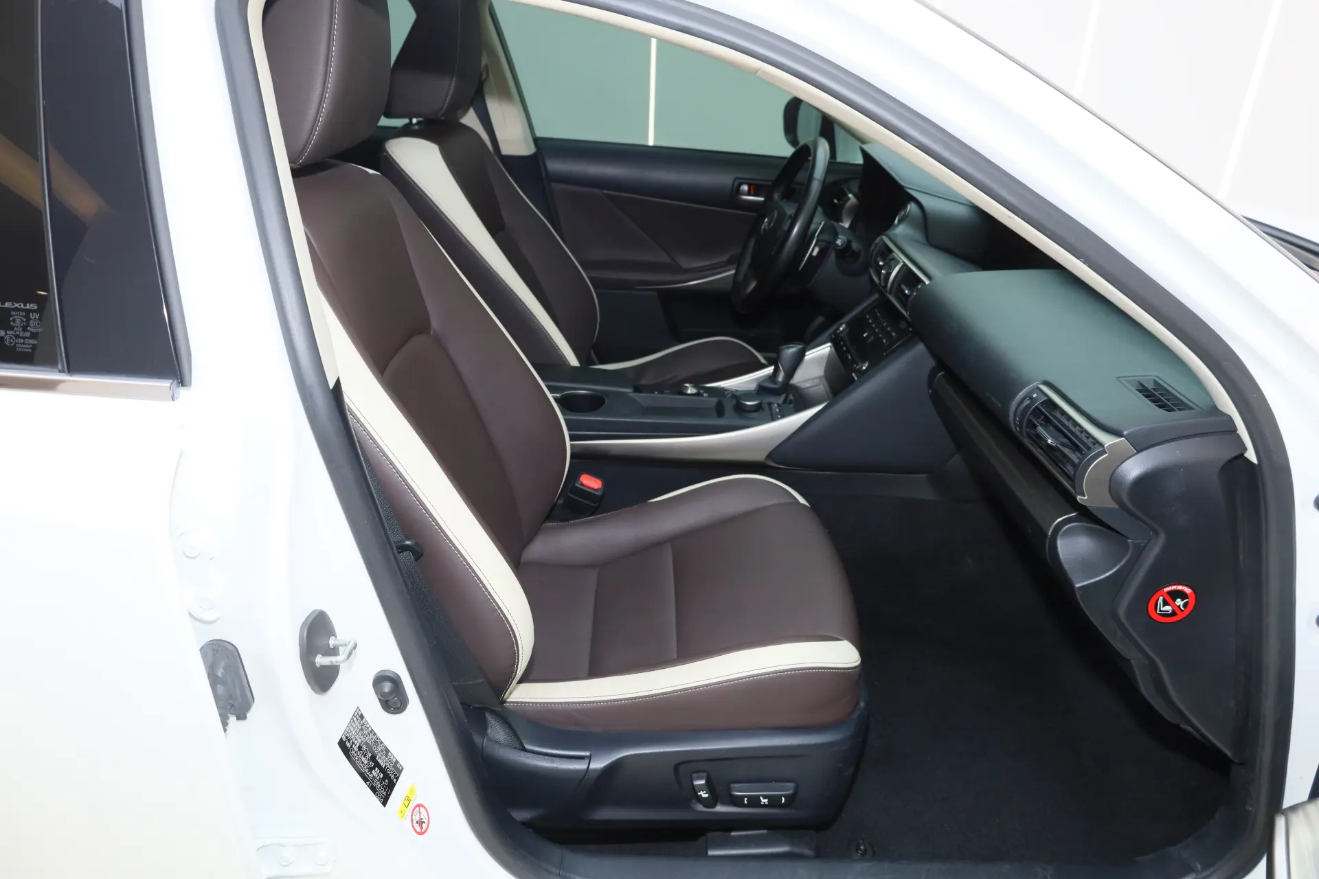 Lexus IS 300, 2017 19